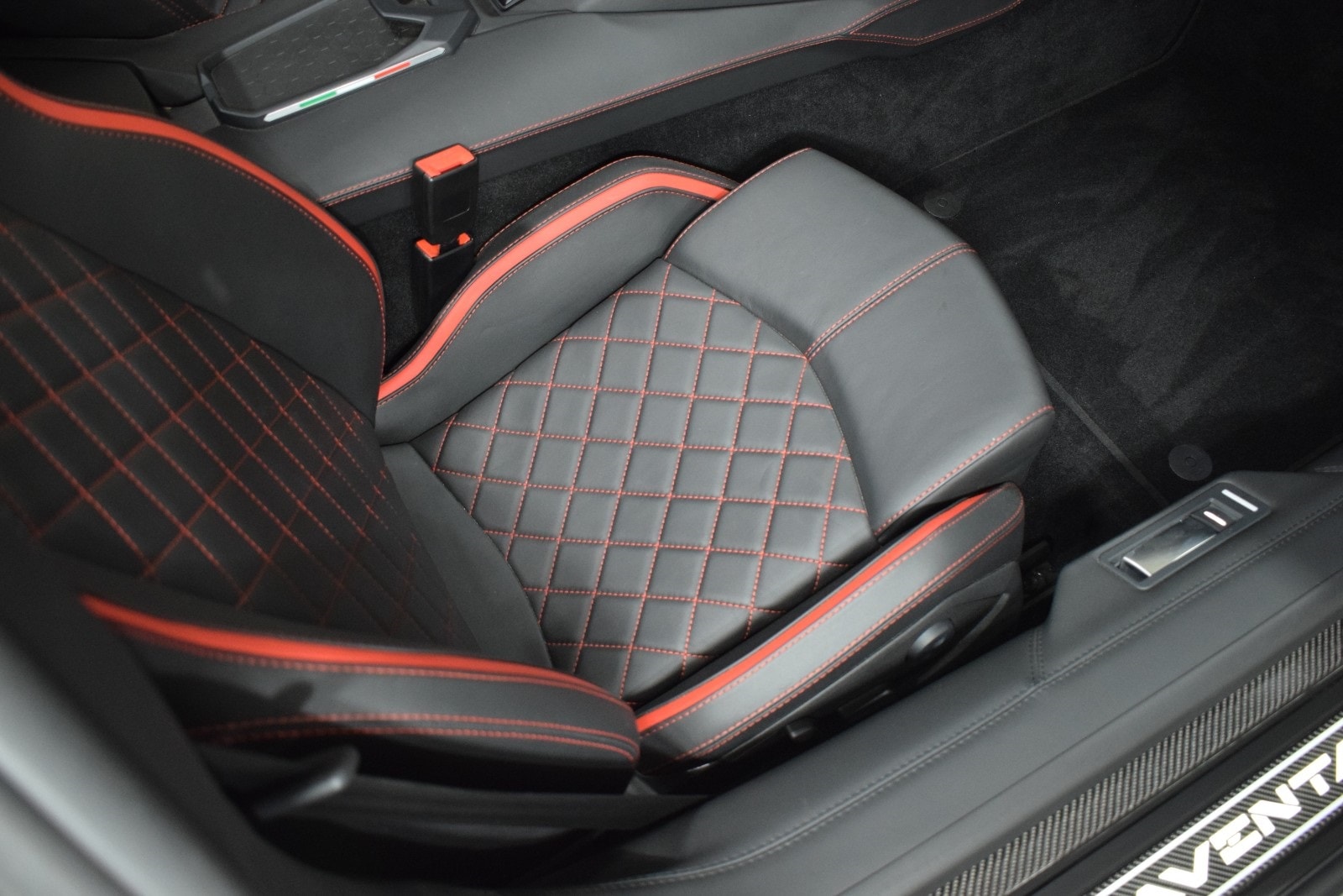 Thumbnail: 2019 Lamborghini Aventador - 22