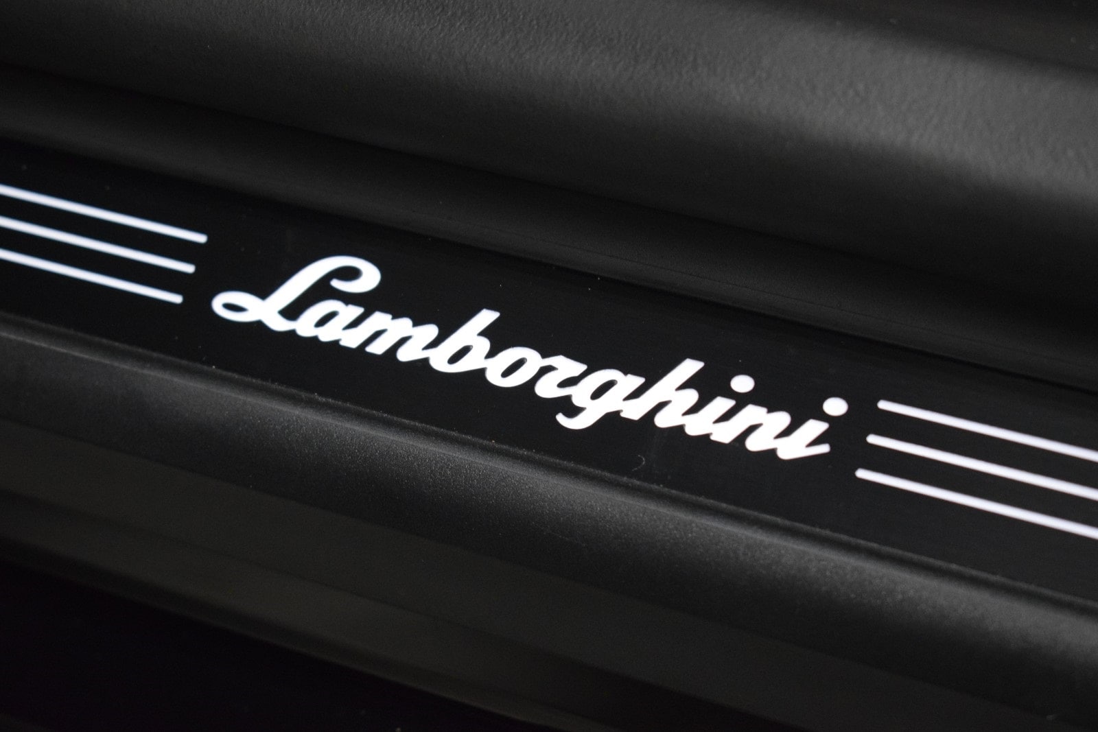 Thumbnail: 2023 Lamborghini Urus - 40
