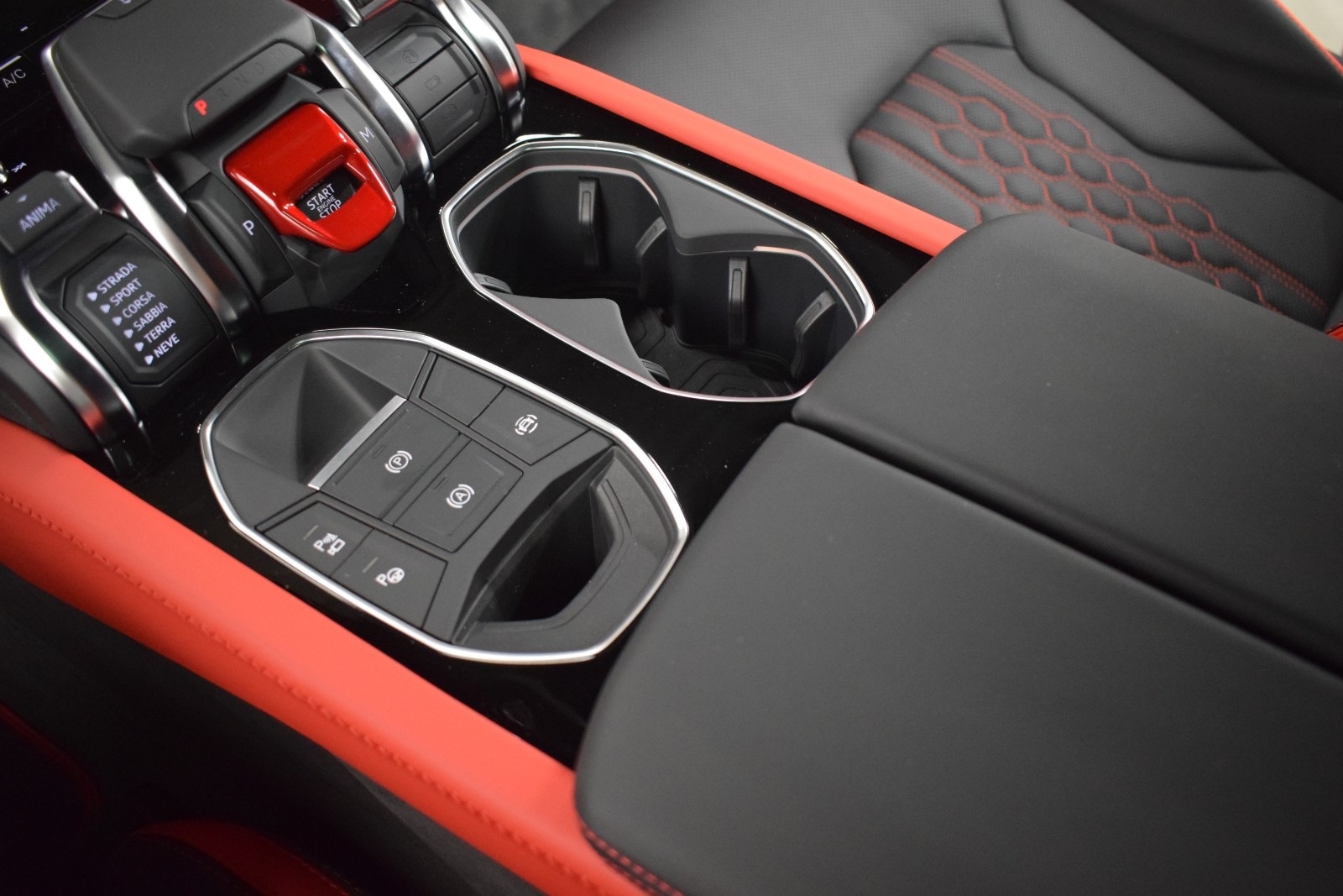 Thumbnail: 2025 Lamborghini Urus - 35