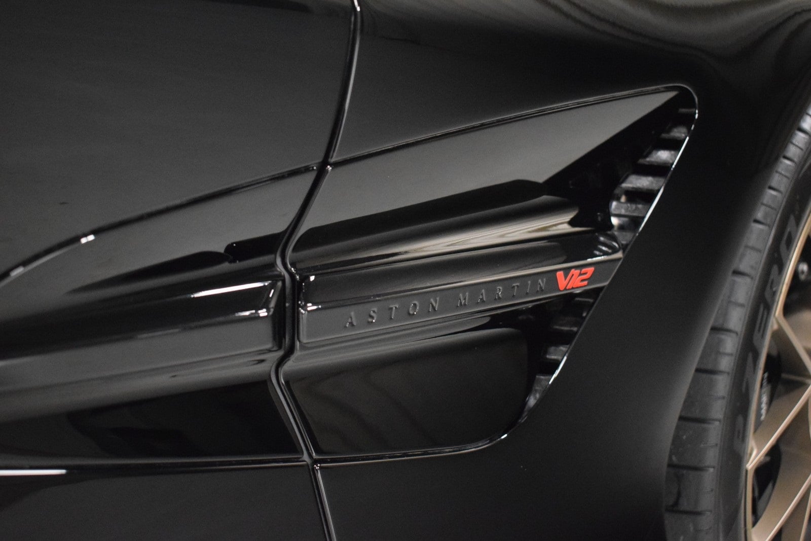 Thumbnail: 2025 Aston Martin Vanquish - 12