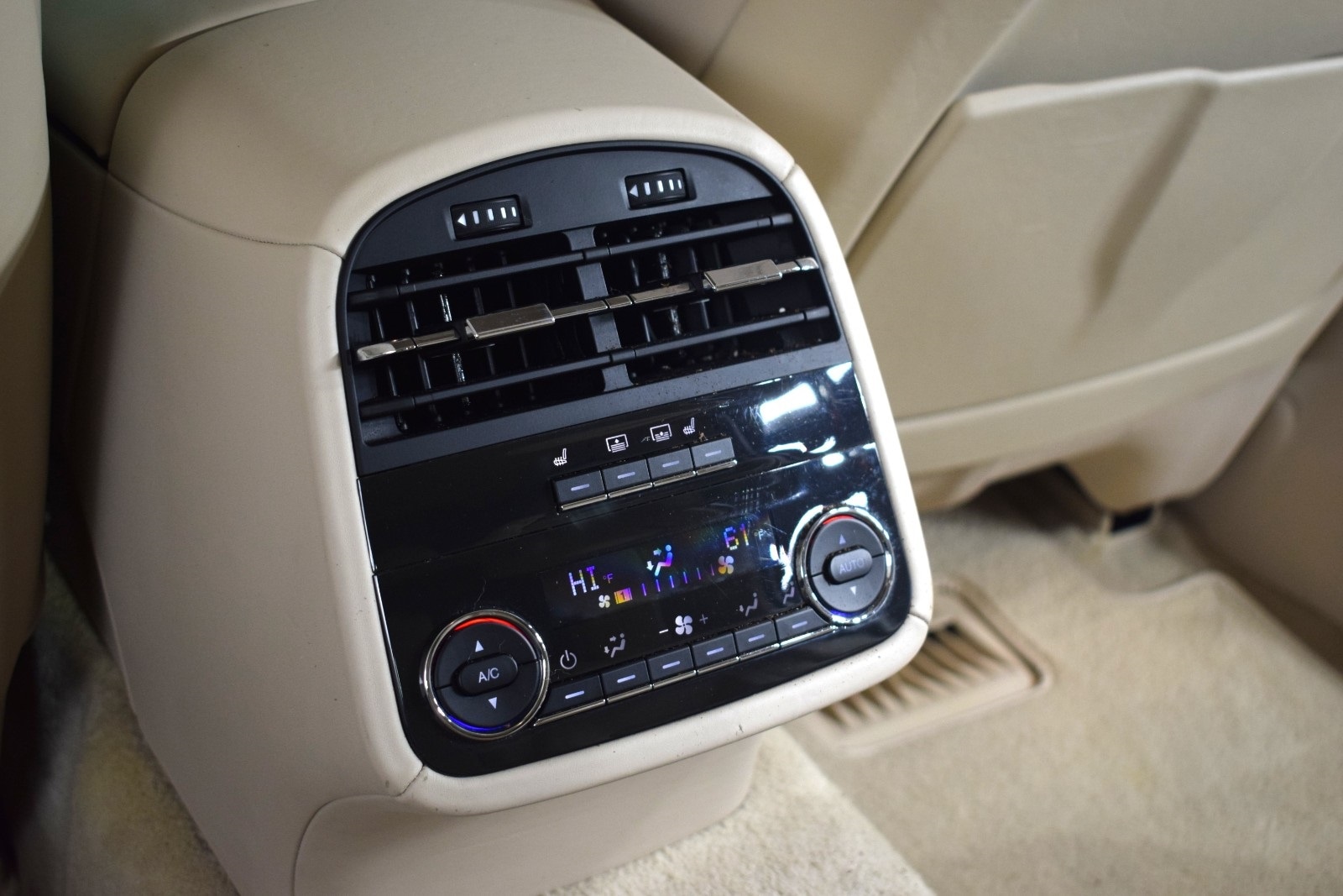 Thumbnail: 2014 Maserati Quattroporte - 20