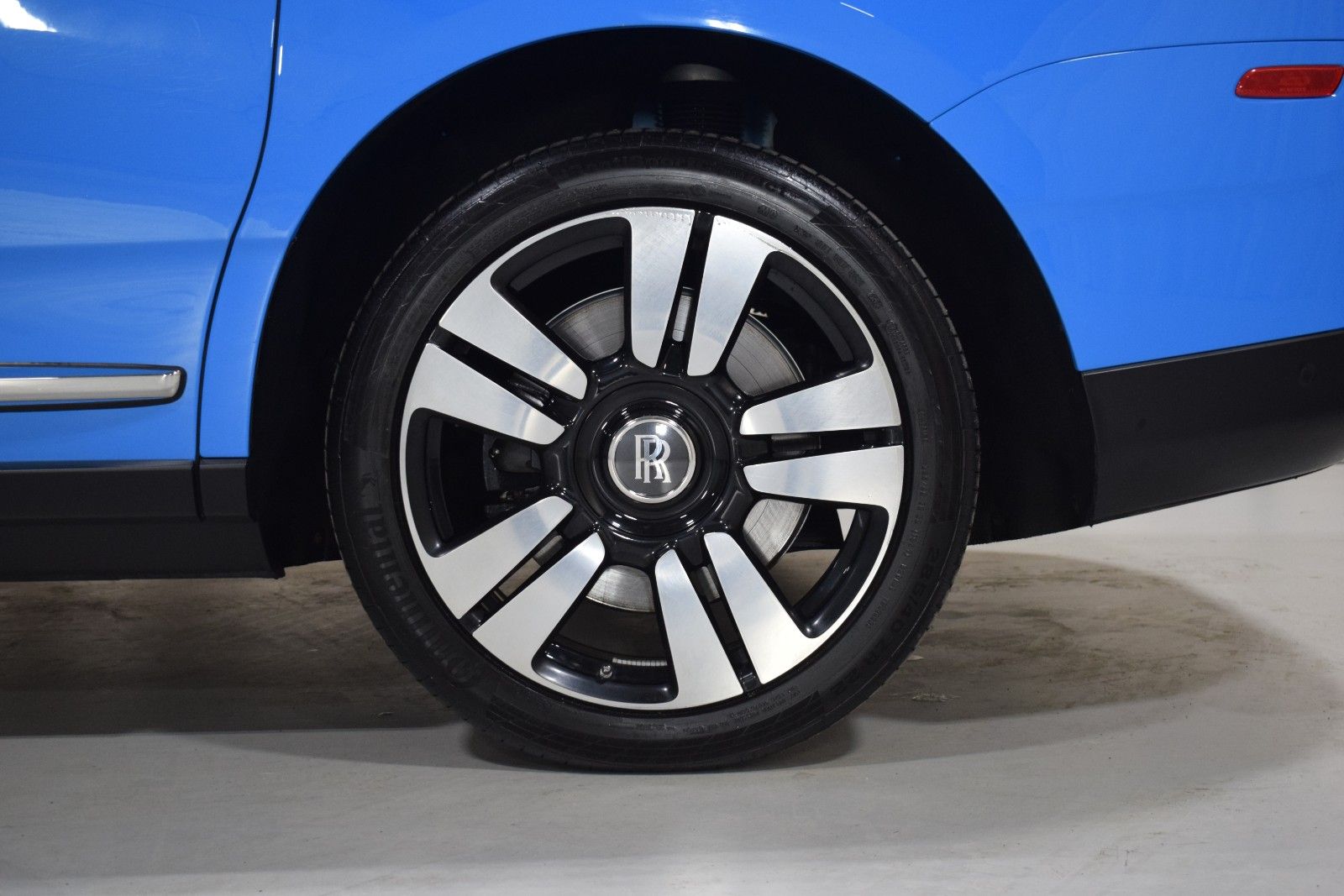 Thumbnail: 2022 Rolls-Royce Cullinan - 17