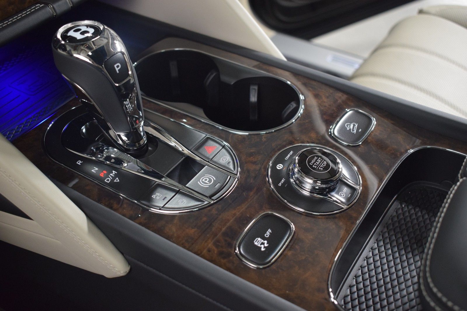 Thumbnail: 2025 Bentley Bentayga - 36