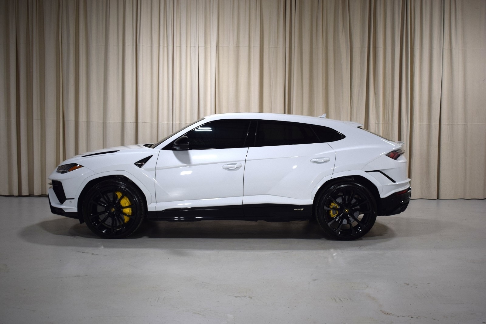 Thumbnail: 2024 Lamborghini Urus - 5