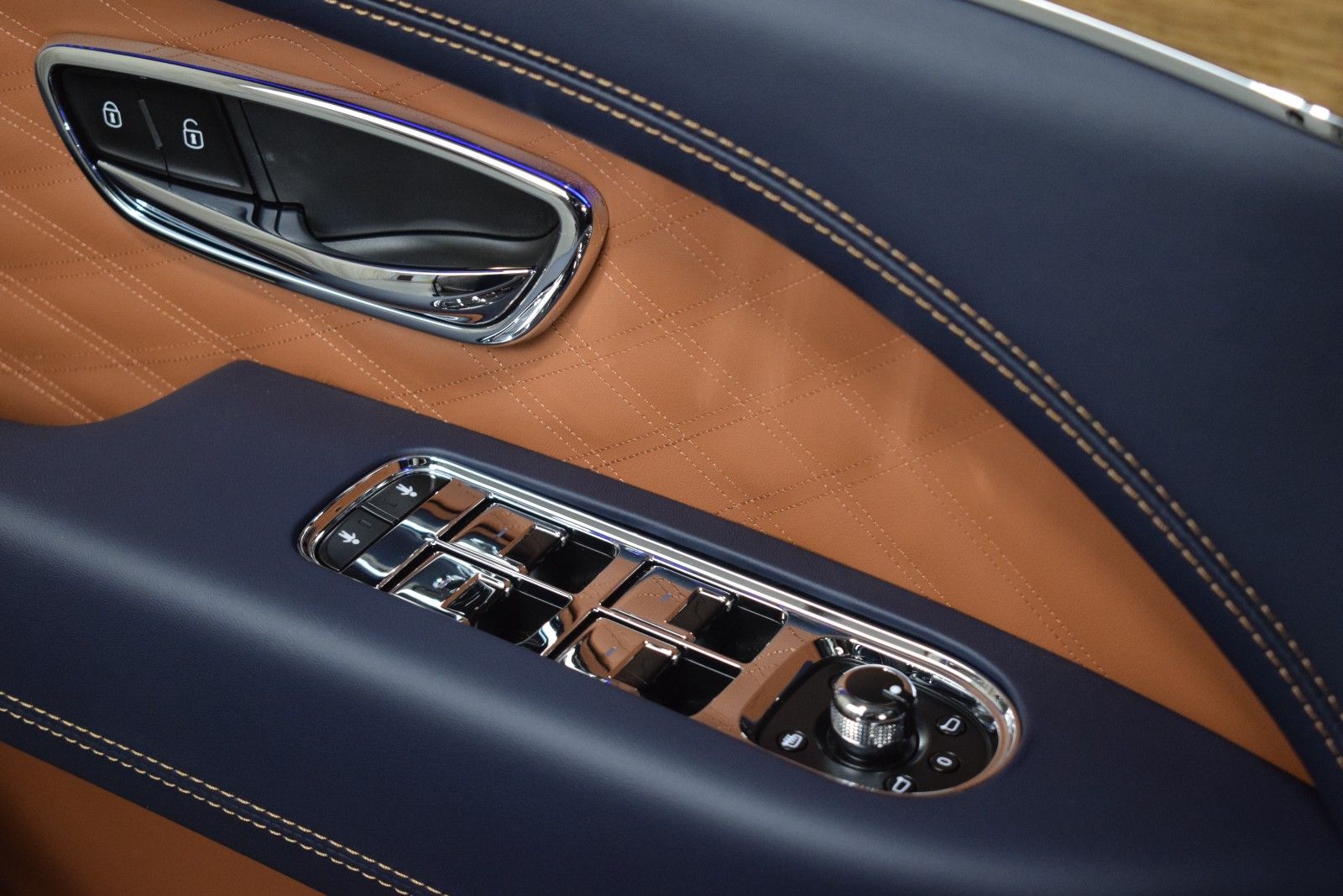 Thumbnail: 2026 Bentley Bentayga - 42