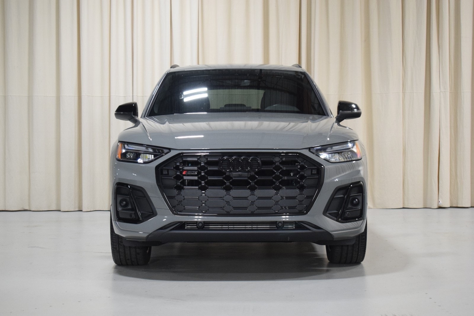 Thumbnail: 2022 Audi SQ5 - 8