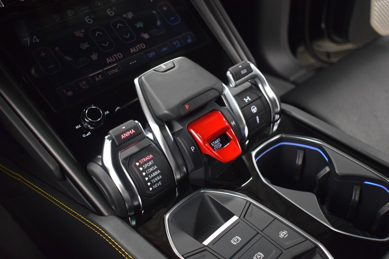 Thumbnail: 2023 Lamborghini Urus - 35