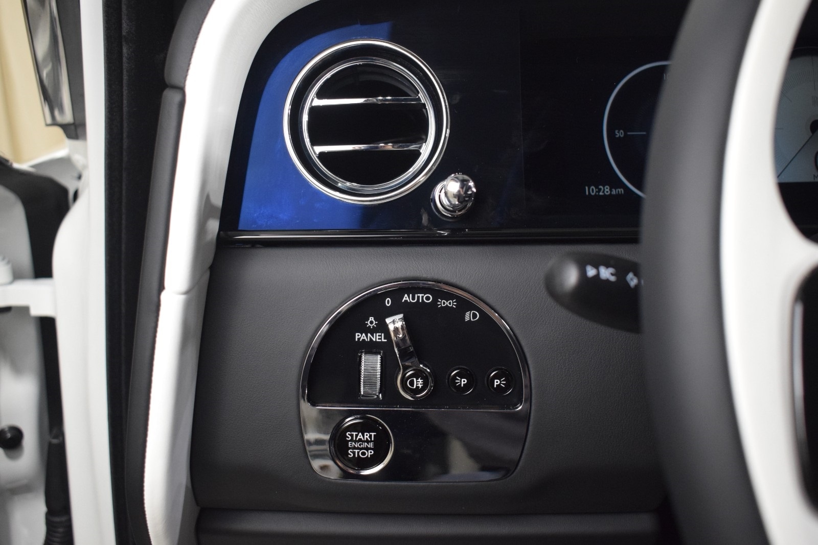 Thumbnail: 2026 Rolls-Royce Cullinan - 32