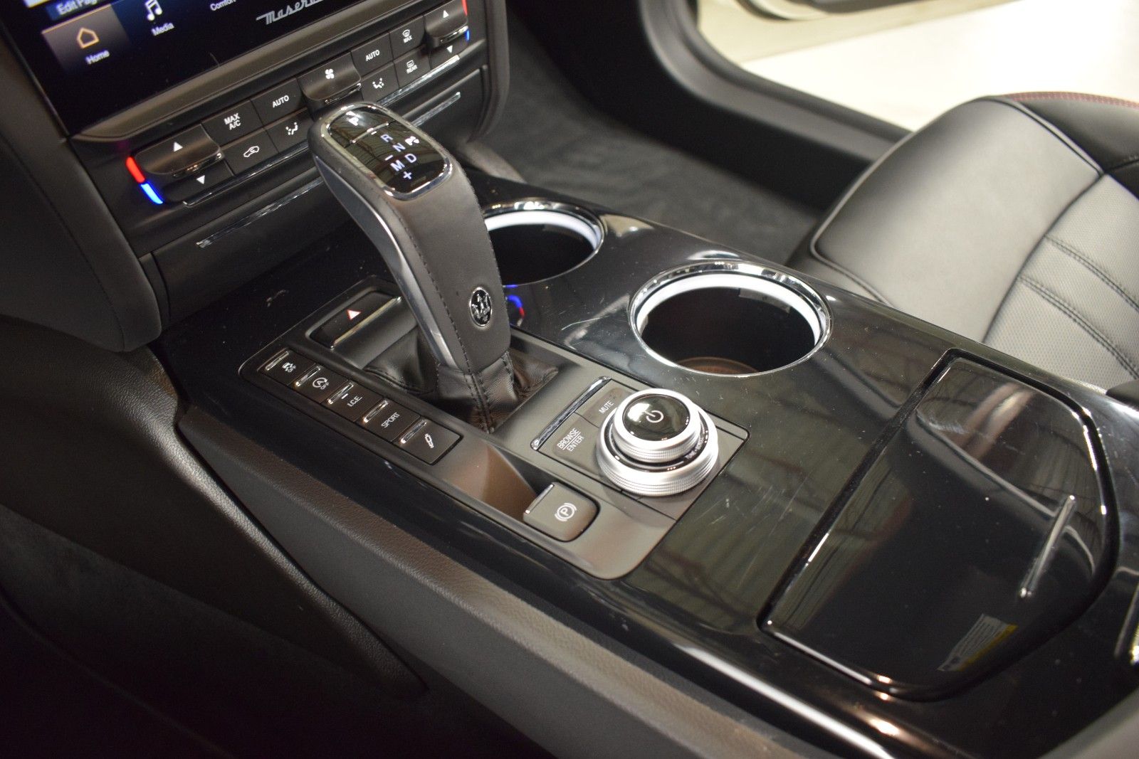 Thumbnail: 2024 Maserati Quattroporte - 35