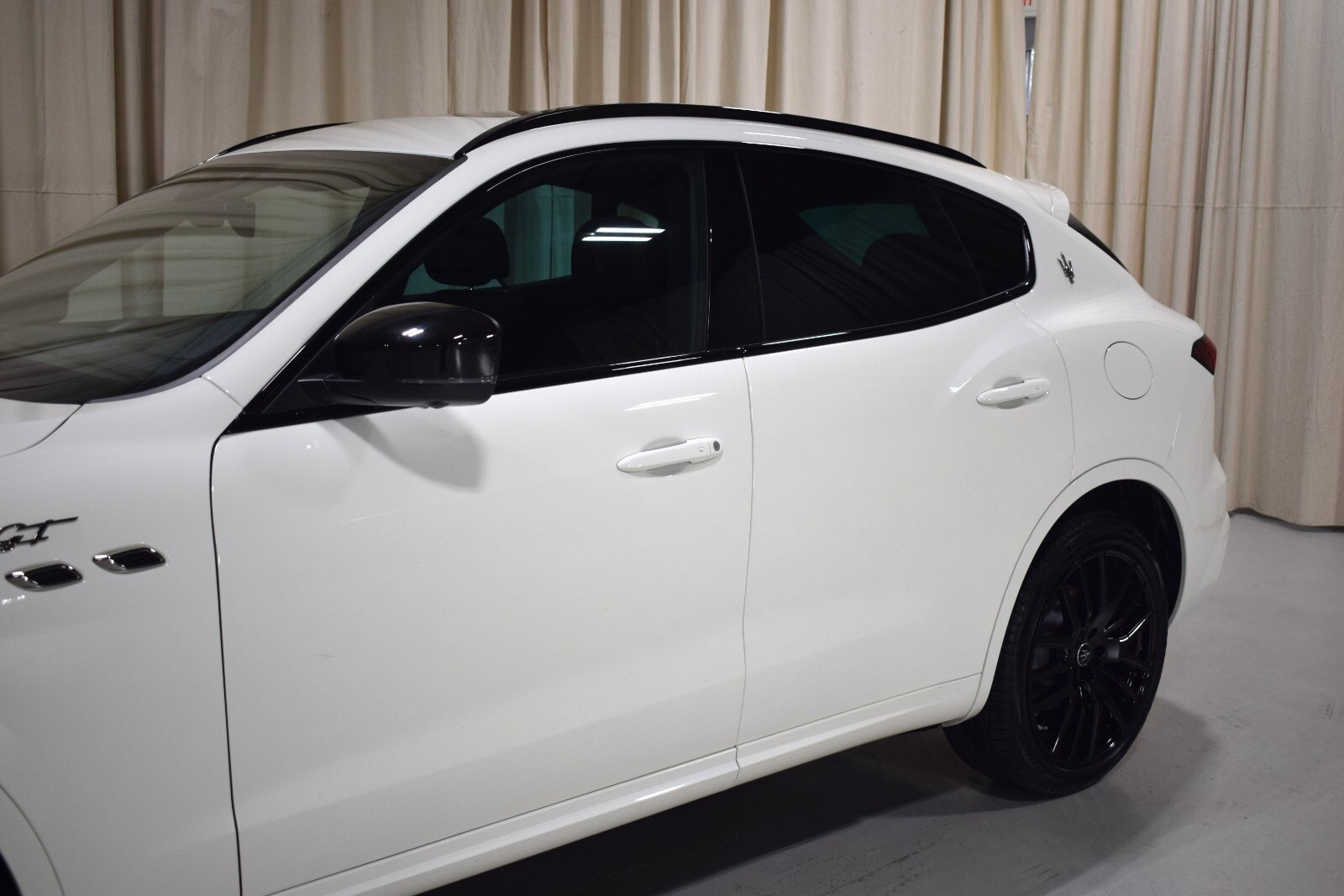 2022 Maserati Levante Base GT photo 2