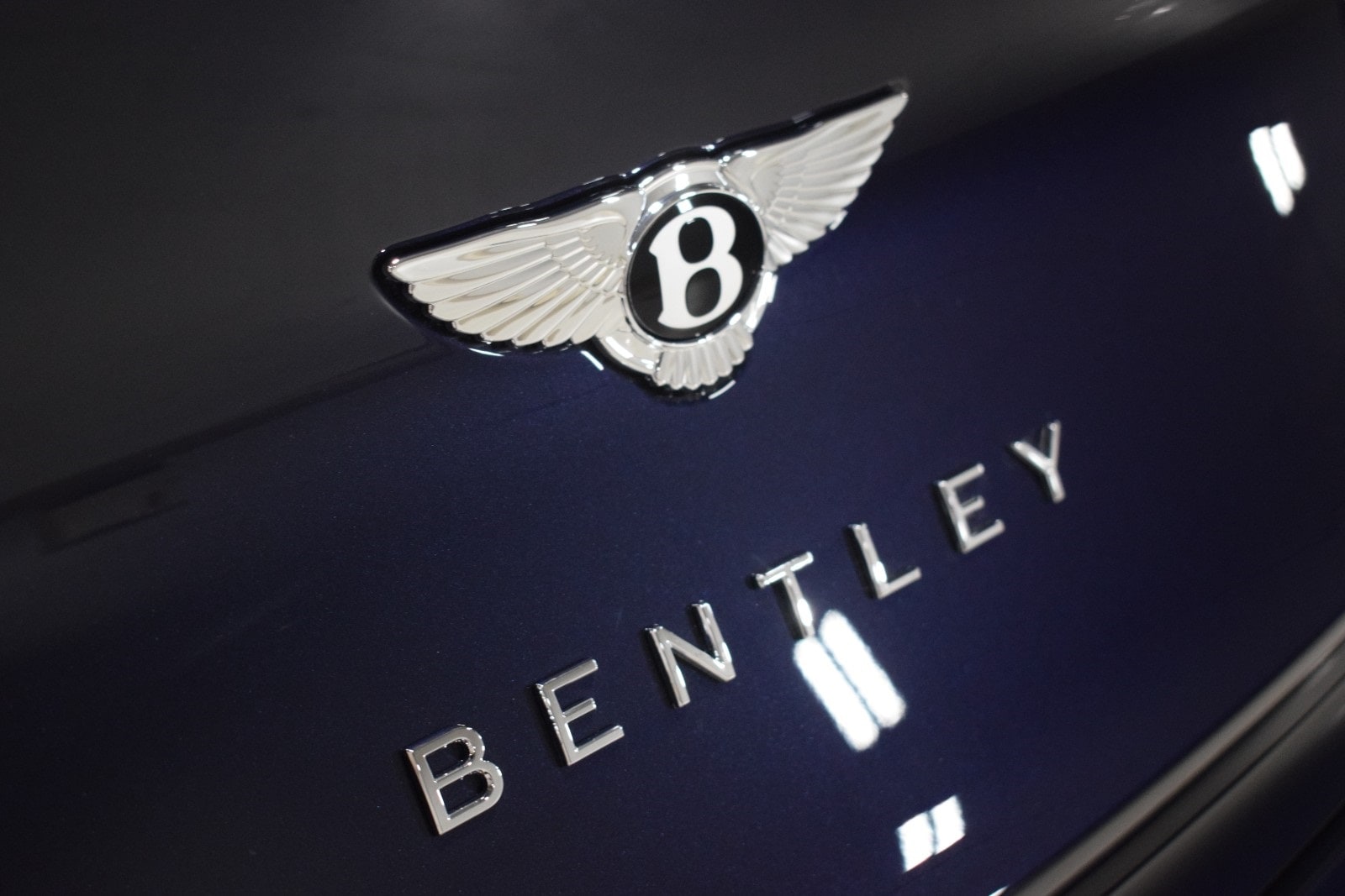Thumbnail: 2025 Bentley Bentayga - 15