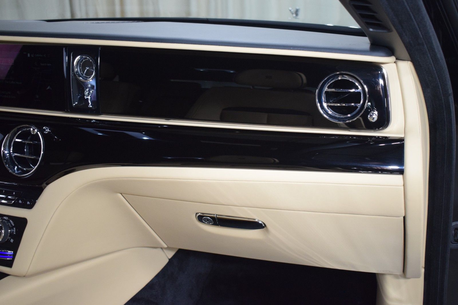 Thumbnail: 2026 Rolls-Royce Ghost - 27