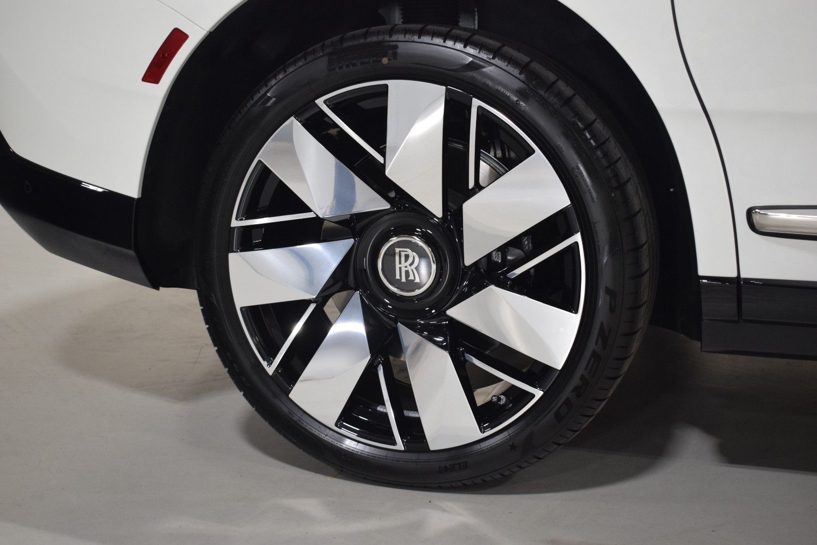 Thumbnail: 2026 Rolls-Royce Cullinan - 14