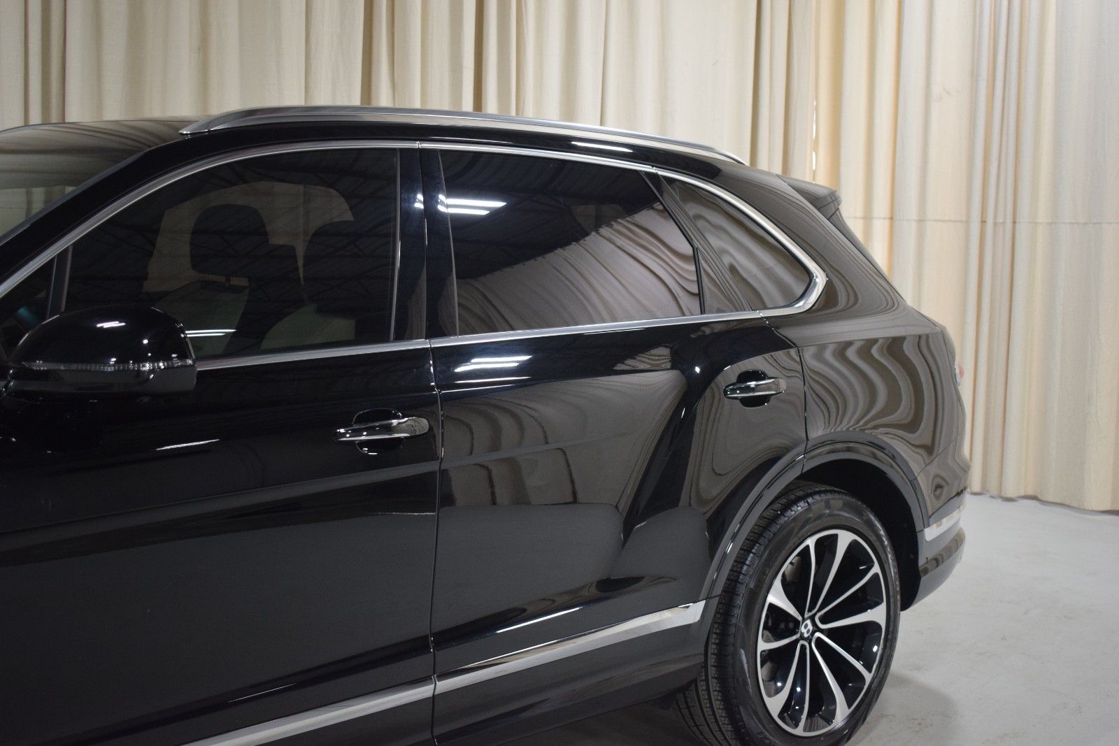 Thumbnail: 2024 Bentley Bentayga - 8