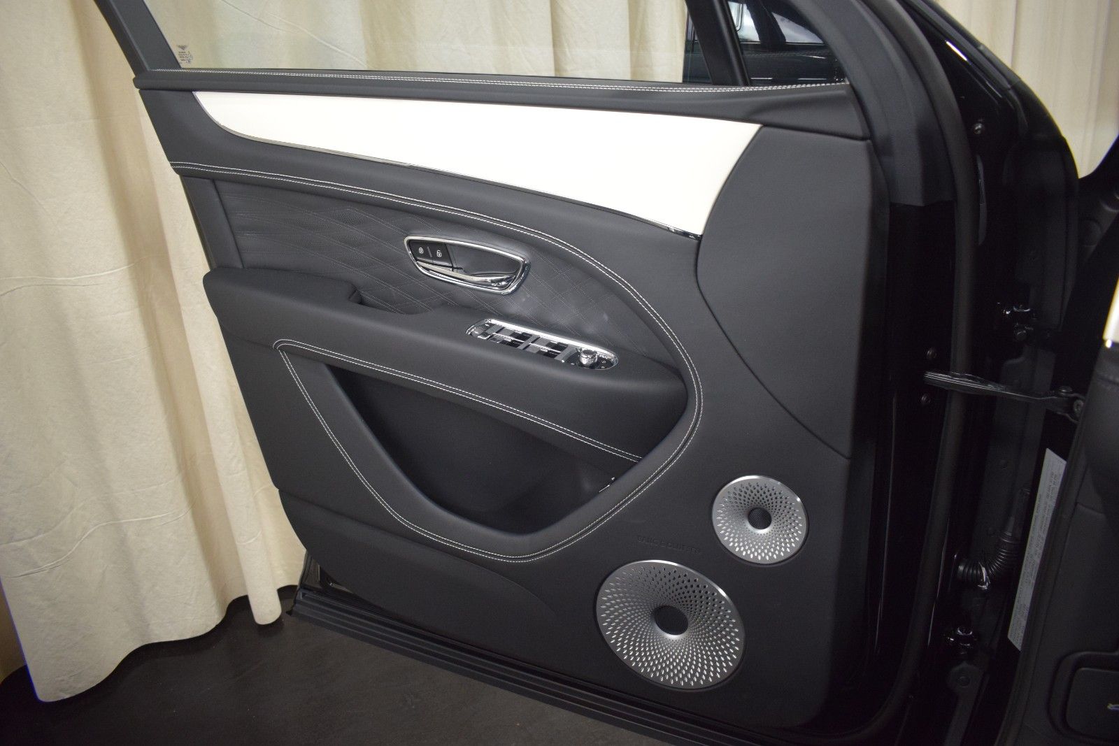 Thumbnail: 2024 Bentley Bentayga - 45