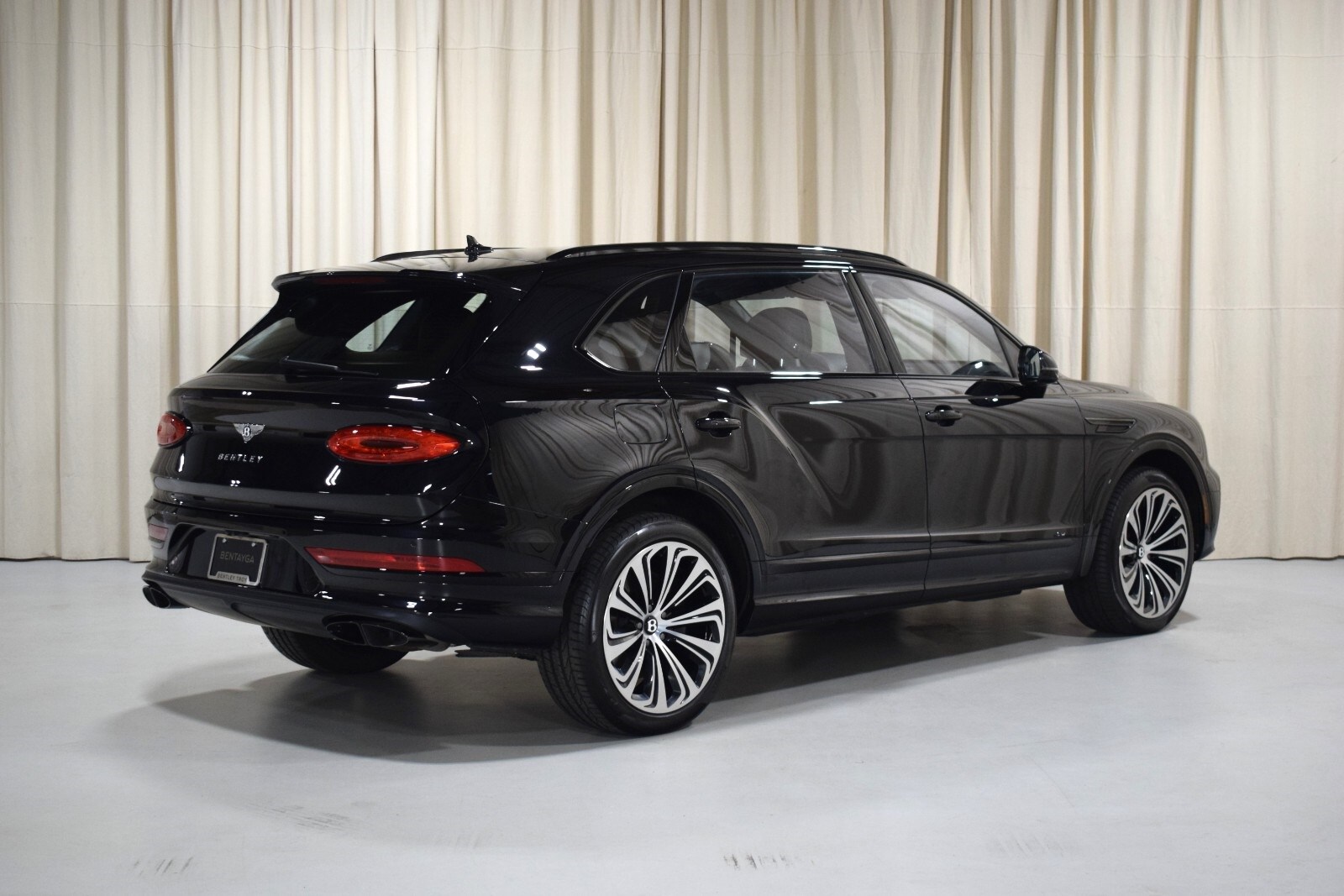 2023 Bentley Bentayga EWB Azure photo 3