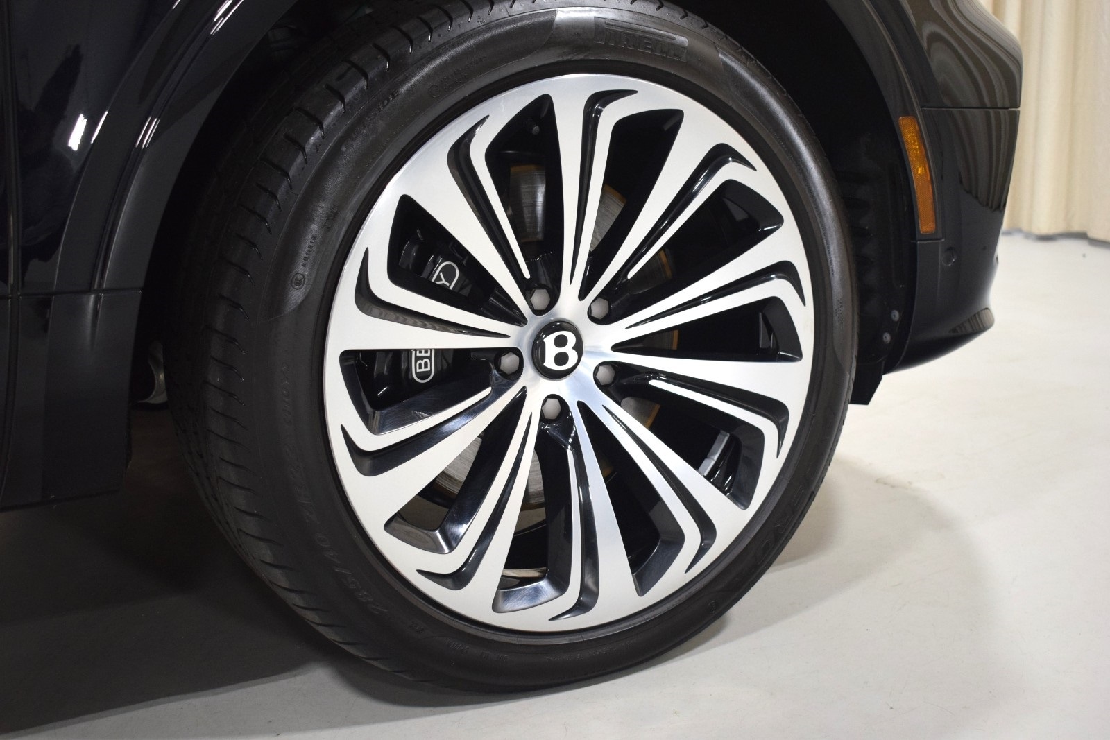 Thumbnail: 2023 Bentley Bentayga - 7