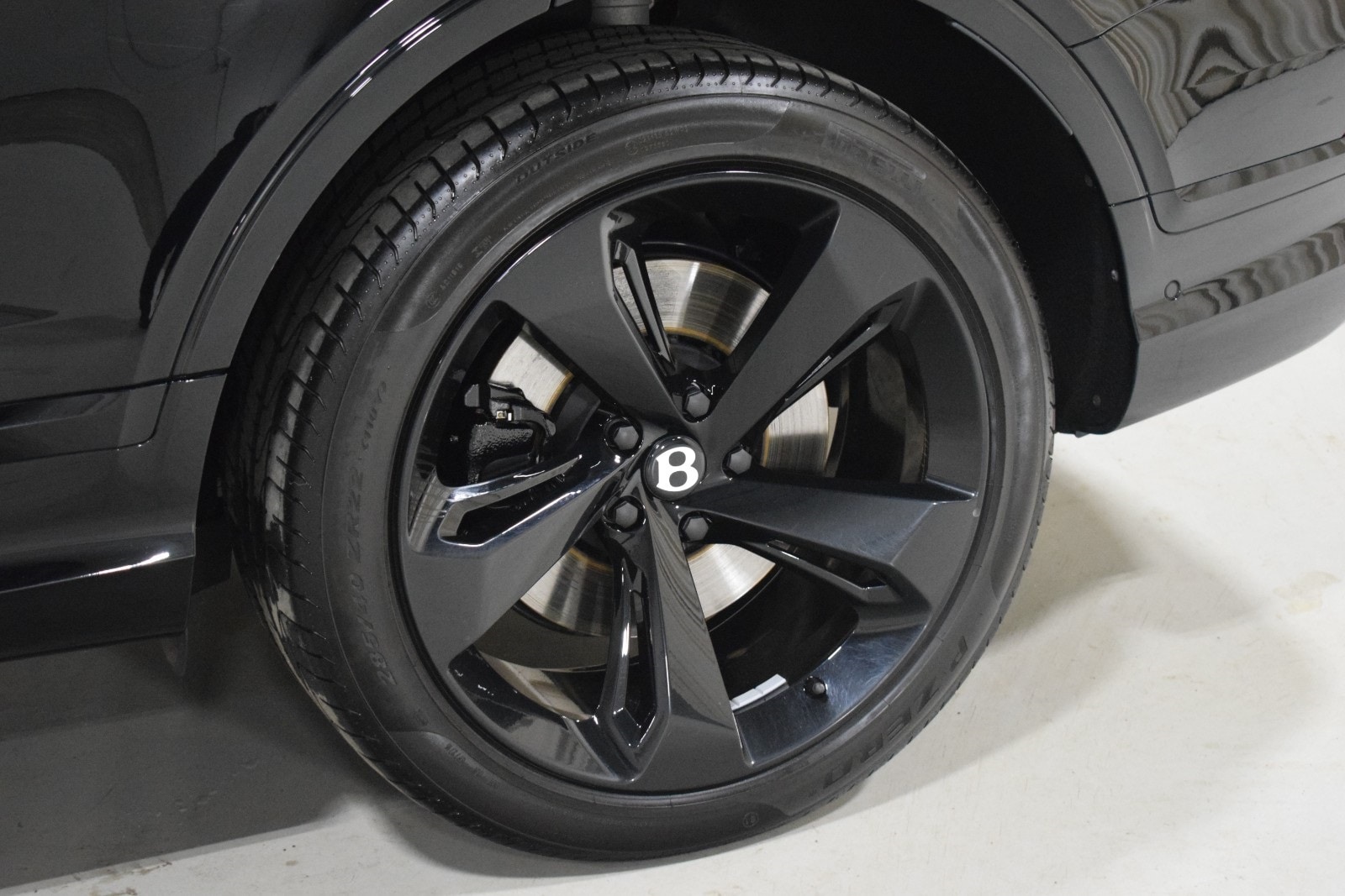 Thumbnail: 2023 Bentley Bentayga - 17