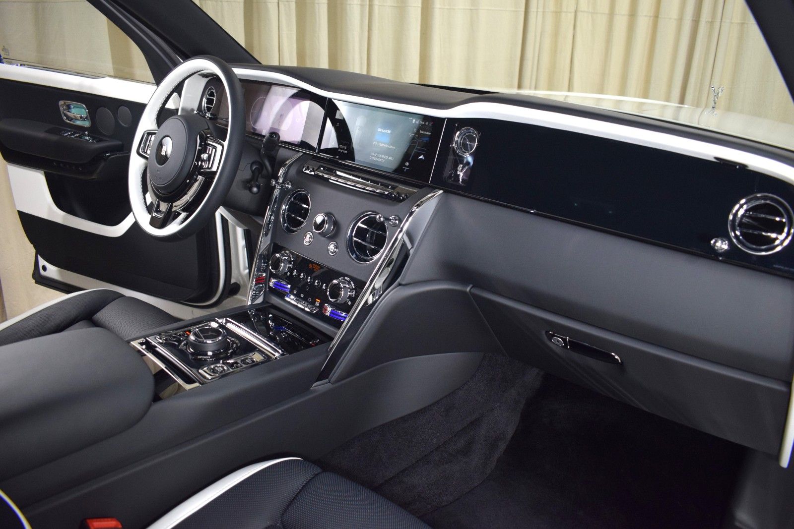 Thumbnail: 2026 Rolls-Royce Cullinan - 26