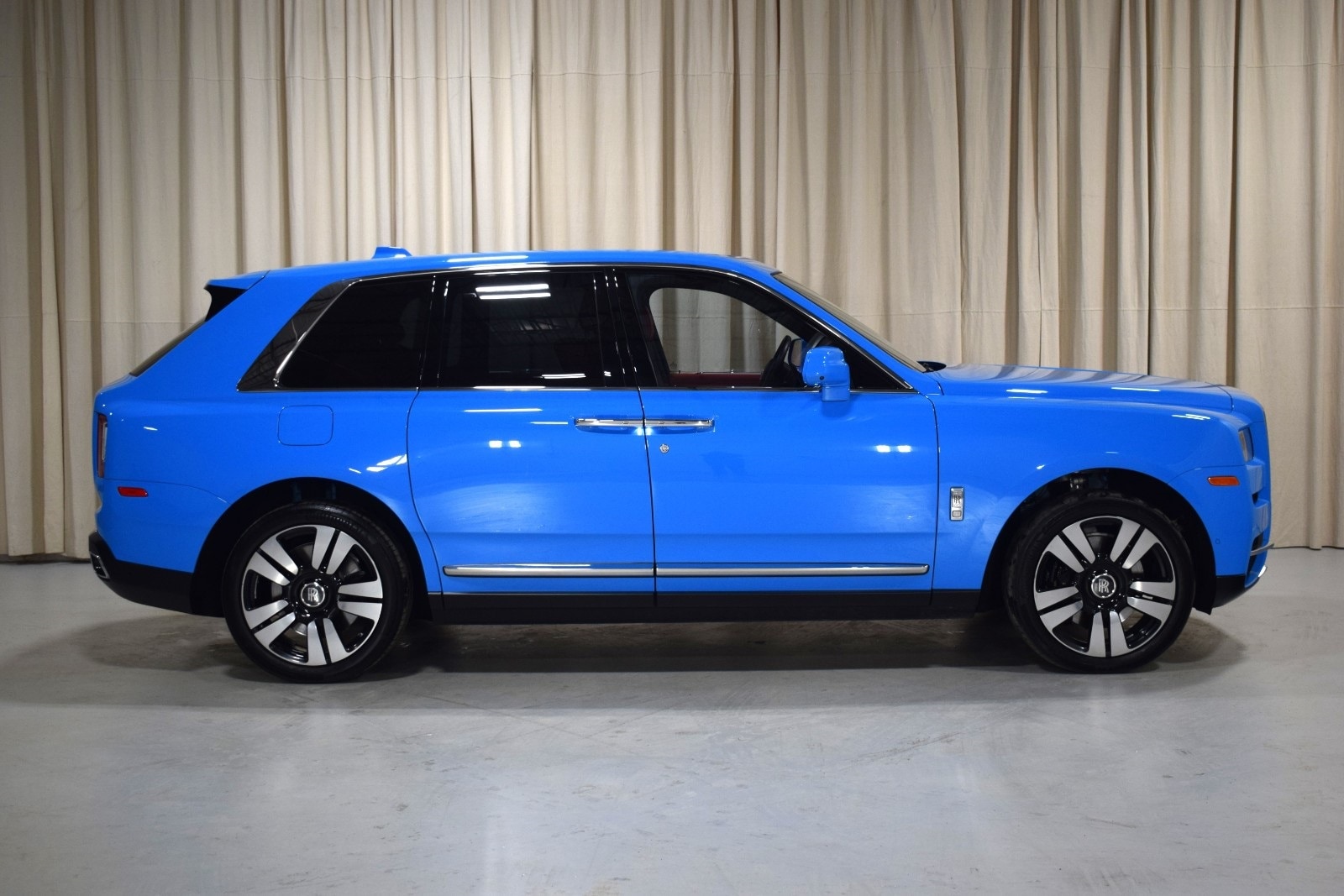 Thumbnail: 2022 Rolls-Royce Cullinan - 13