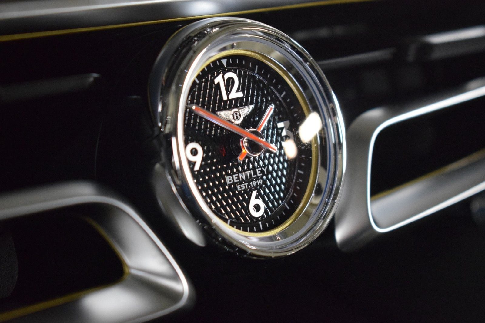 Thumbnail: 2025 Bentley Flying Spur - 32