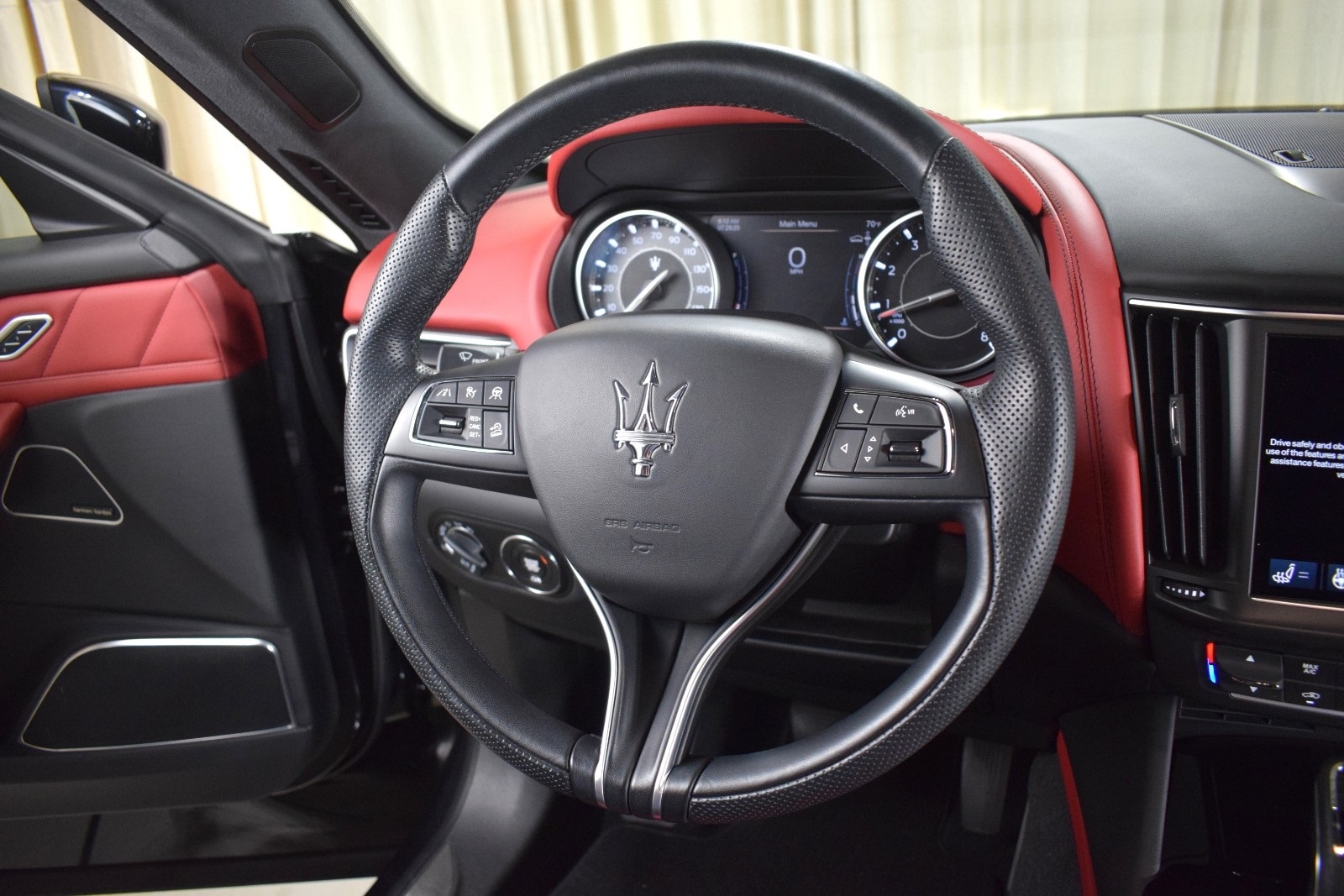 Thumbnail: 2022 Maserati Levante - 26
