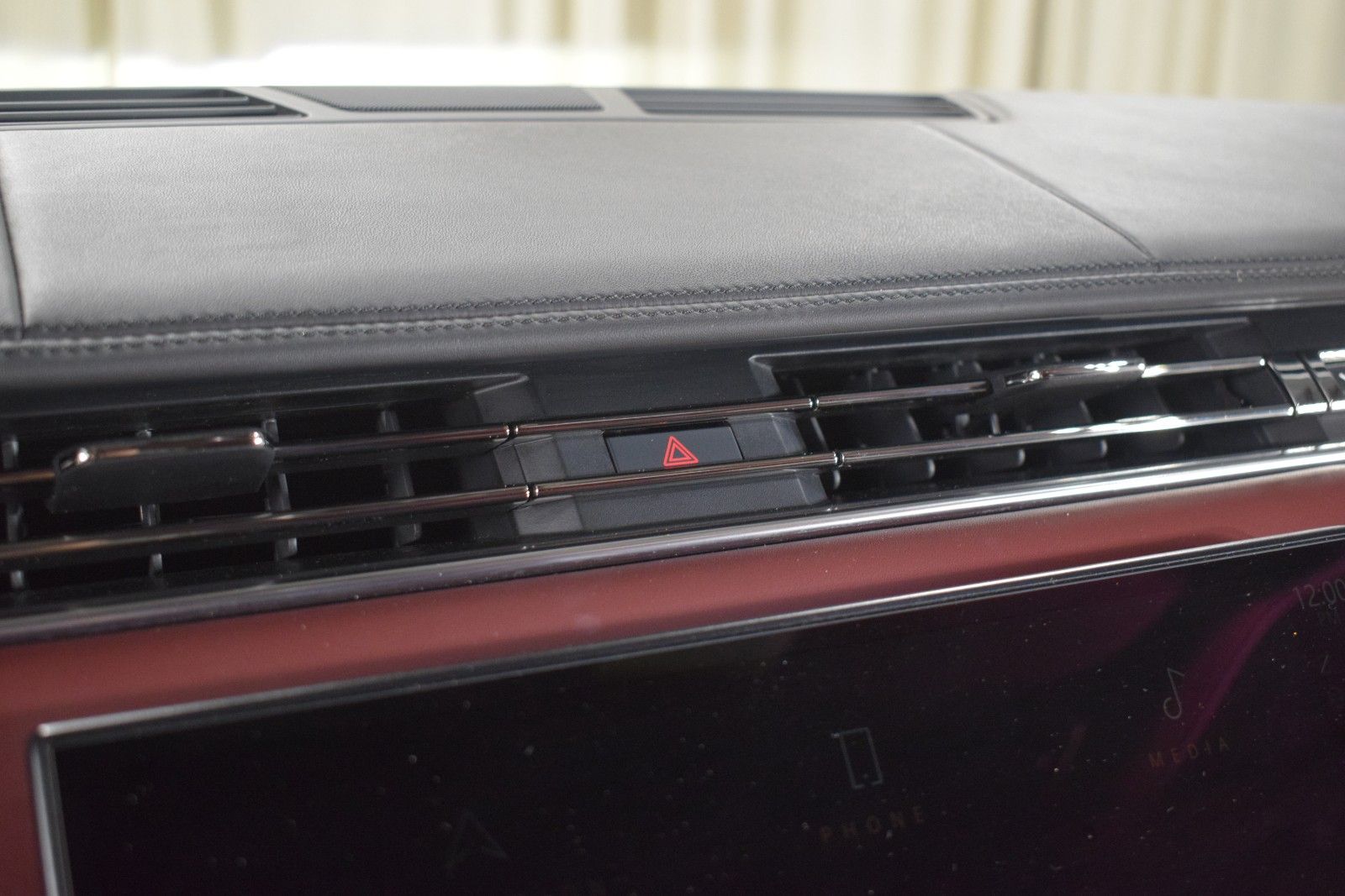 Thumbnail: 2023 Land Rover Range Rover - 30