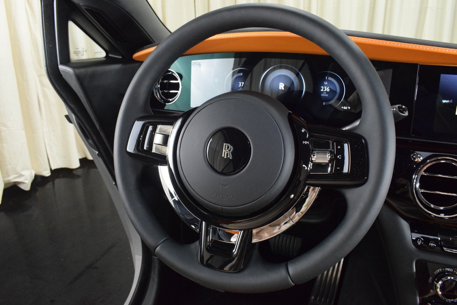 Thumbnail: 2024 Rolls-Royce Spectre - 24