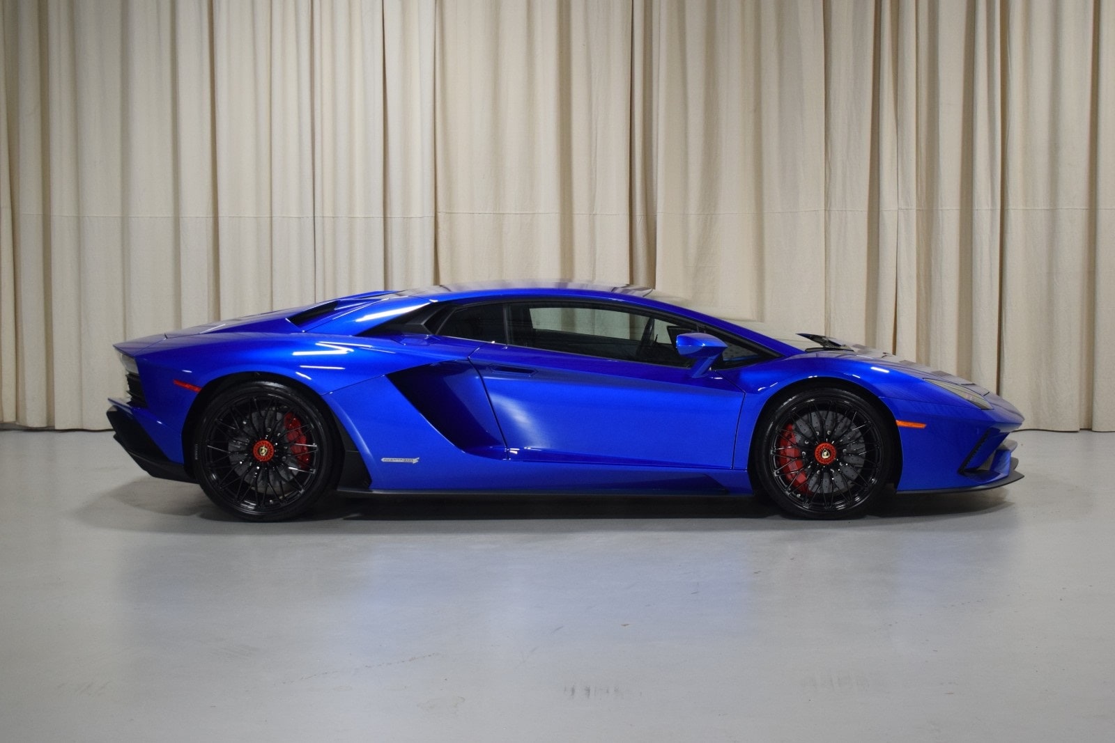 Thumbnail: 2019 Lamborghini Aventador - 15