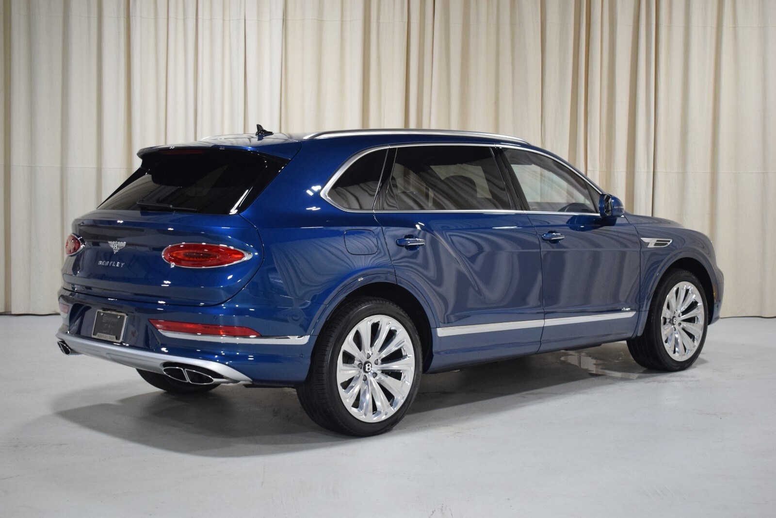 Thumbnail: 2024 Bentley Bentayga - 3