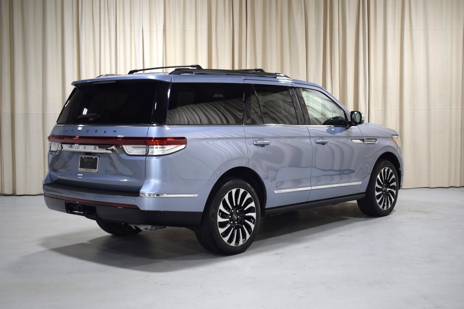 Thumbnail: 2023 Lincoln Navigator - 9