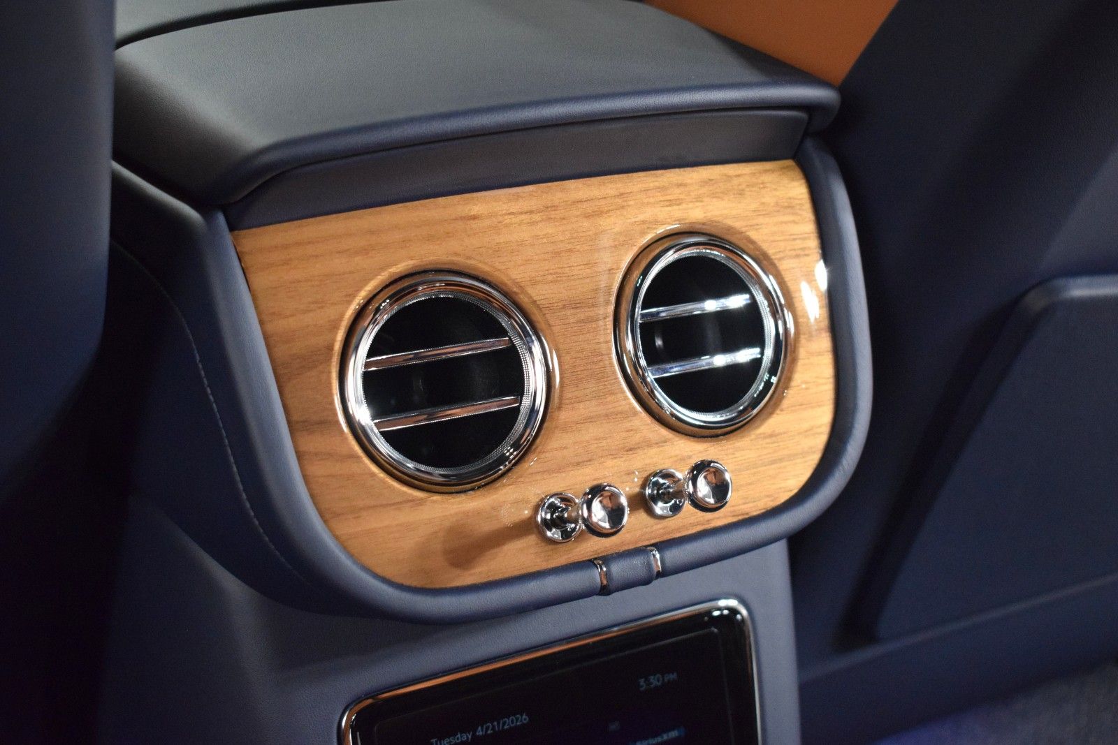 Thumbnail: 2026 Bentley Bentayga - 22