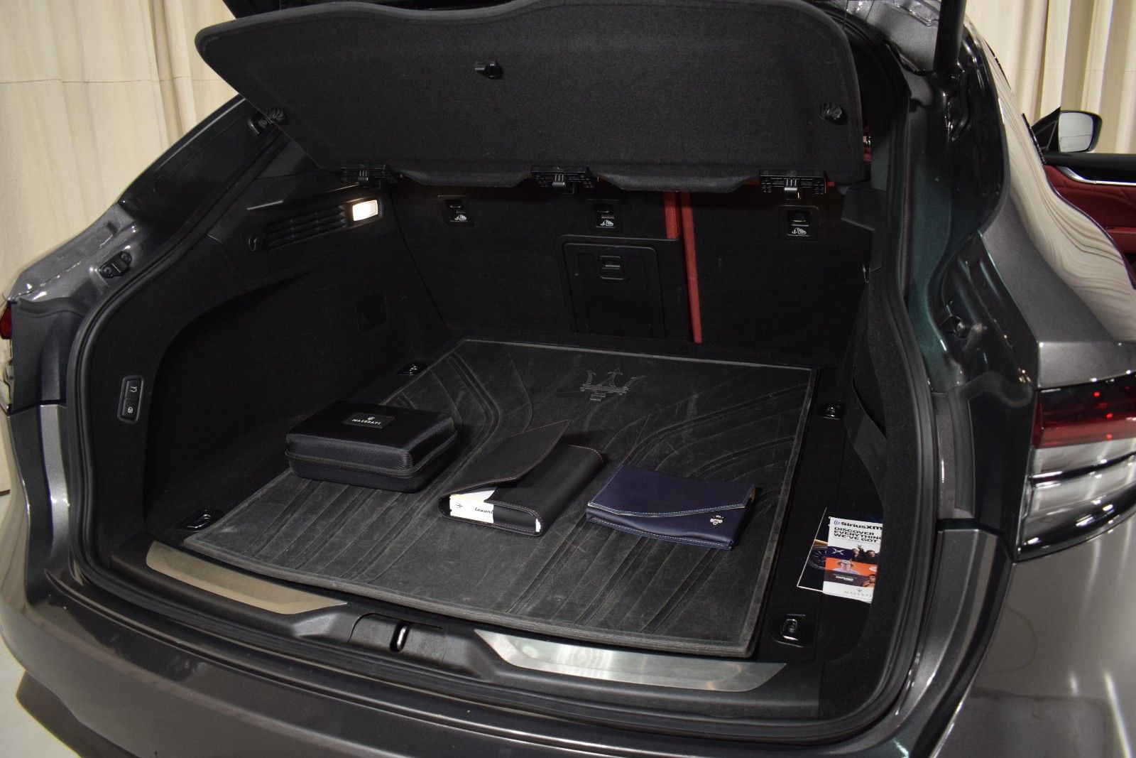 Thumbnail: 2022 Maserati Levante - 41