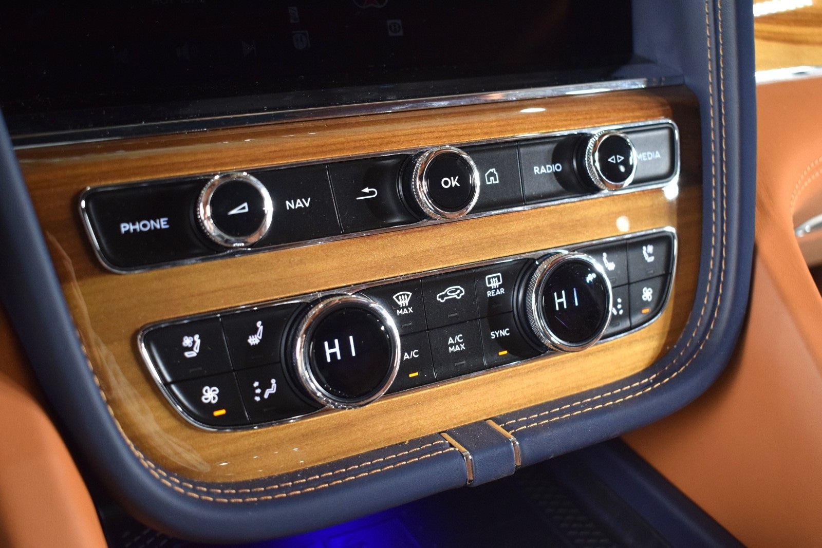 Thumbnail: 2025 Bentley Bentayga - 31