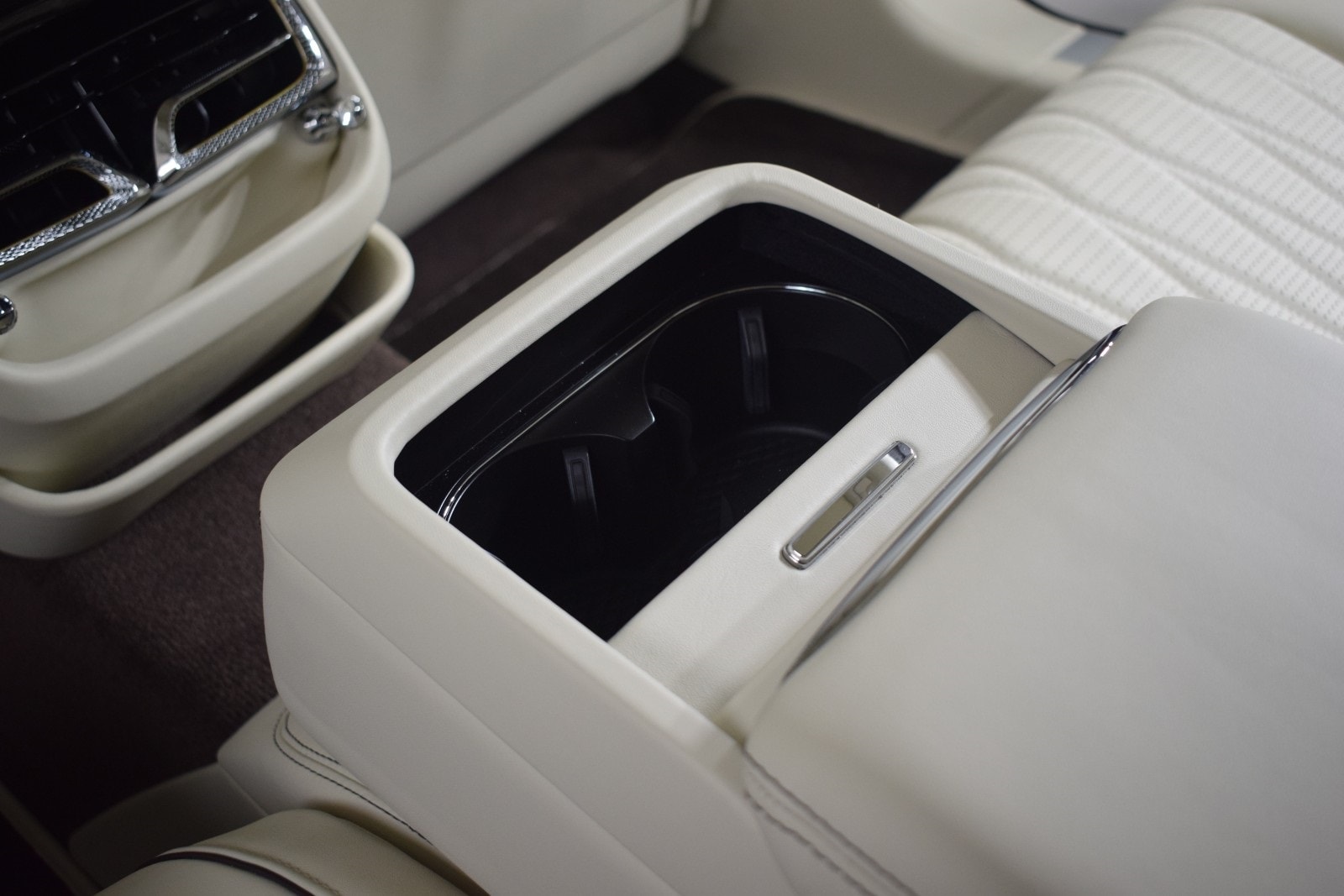 Thumbnail: 2020 Bentley Flying Spur - 22