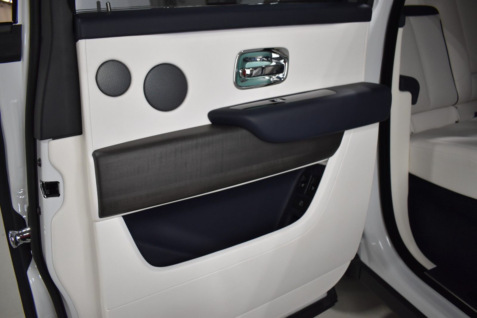 Thumbnail: 2024 Rolls-Royce Cullinan - 27