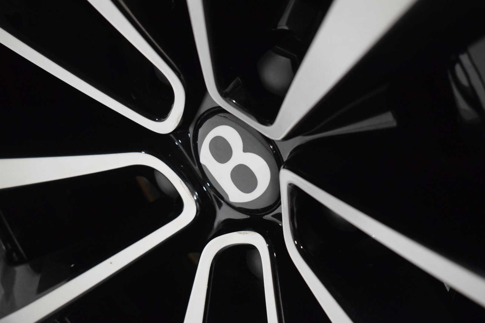 2021 Bentley Bentayga  14