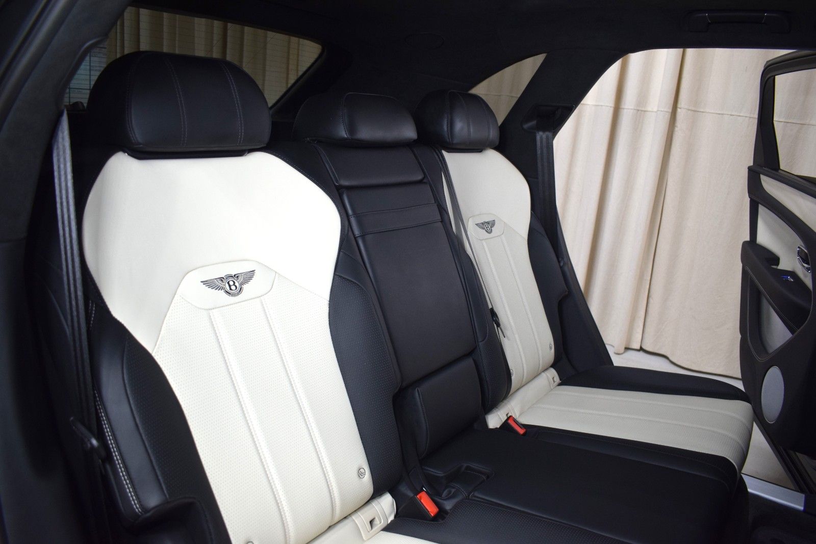 Thumbnail: 2024 Bentley Bentayga - 19