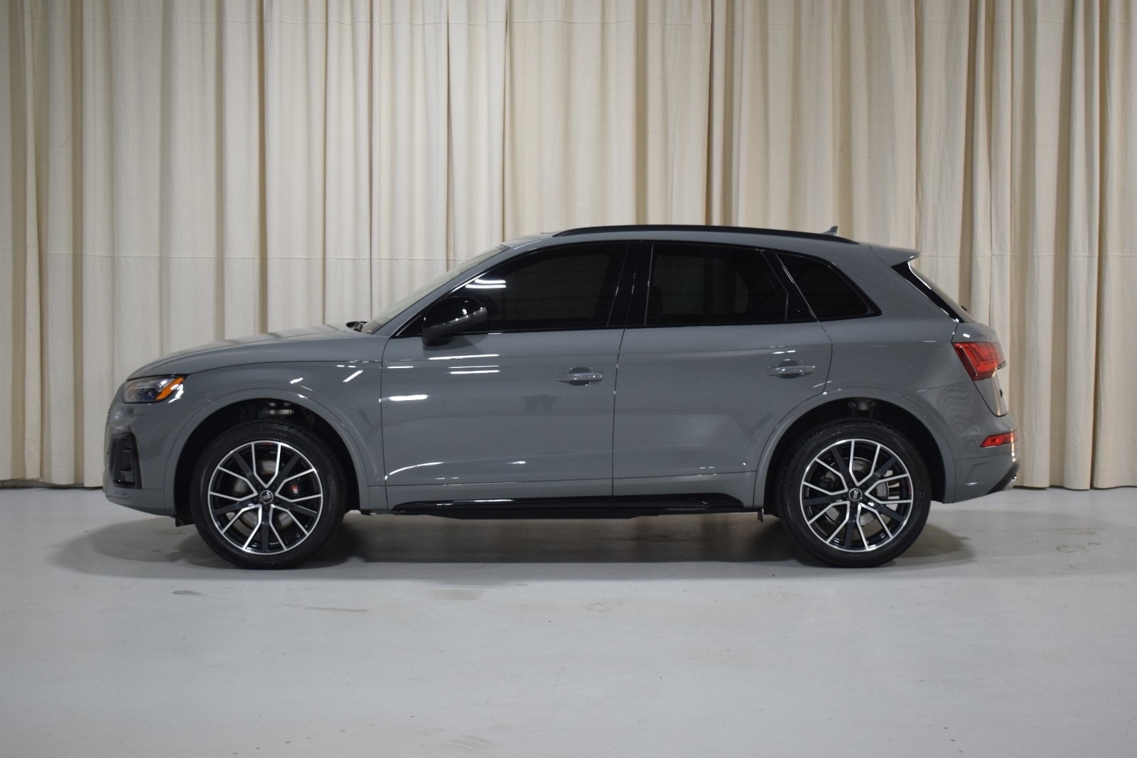 Thumbnail: 2022 Audi SQ5 - 4