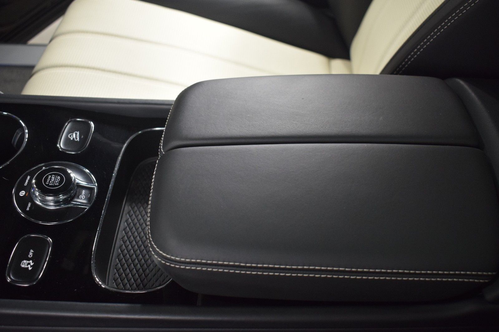 Thumbnail: 2024 Bentley Bentayga - 34