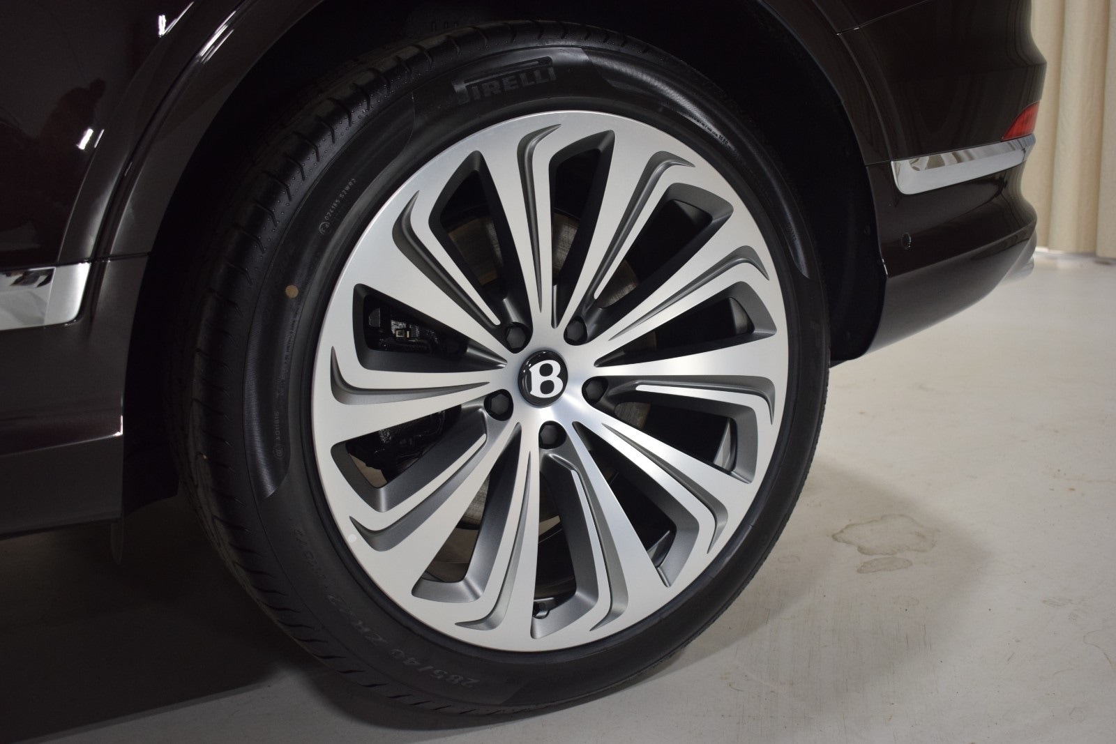 Thumbnail: 2025 Bentley Bentayga - 19