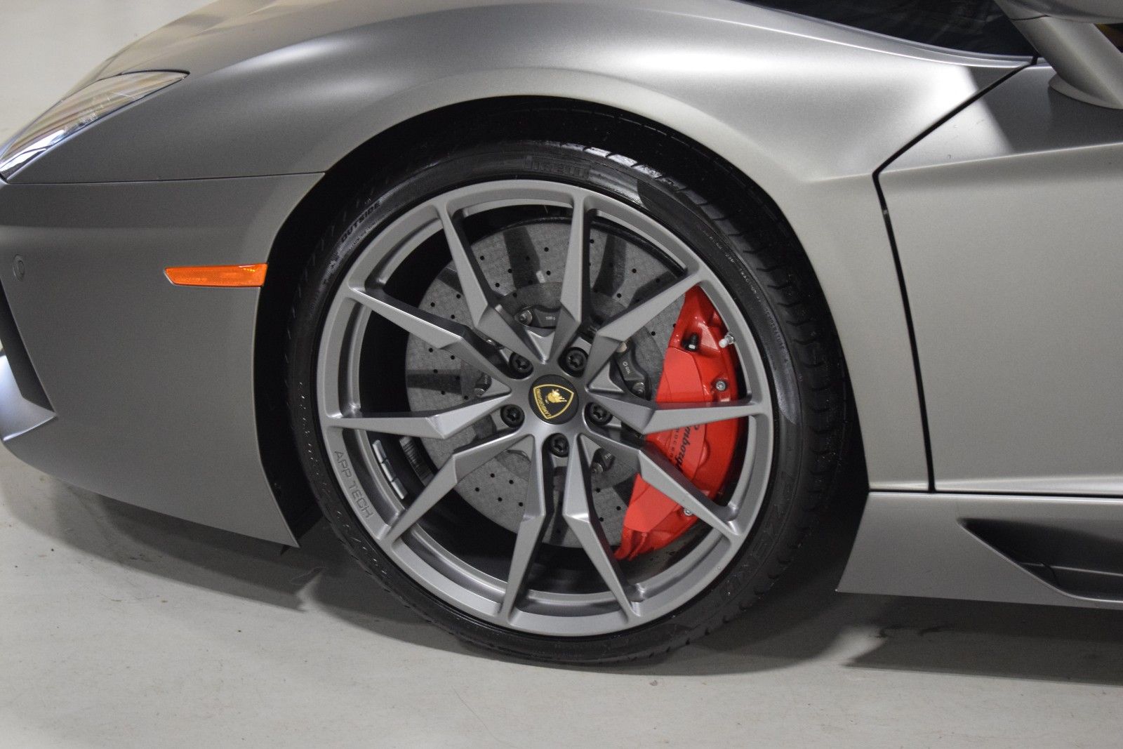 Thumbnail: 2016 Lamborghini Aventador - 6