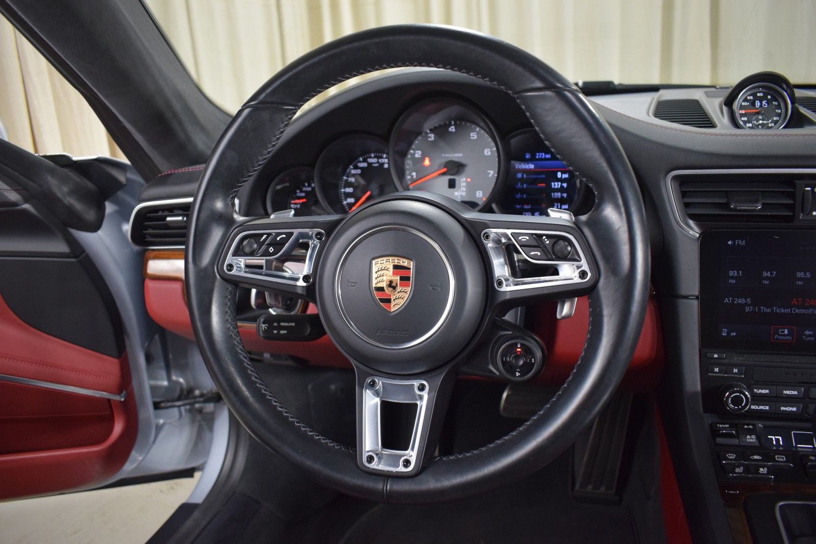 Thumbnail: 2017 Porsche 911 - 24