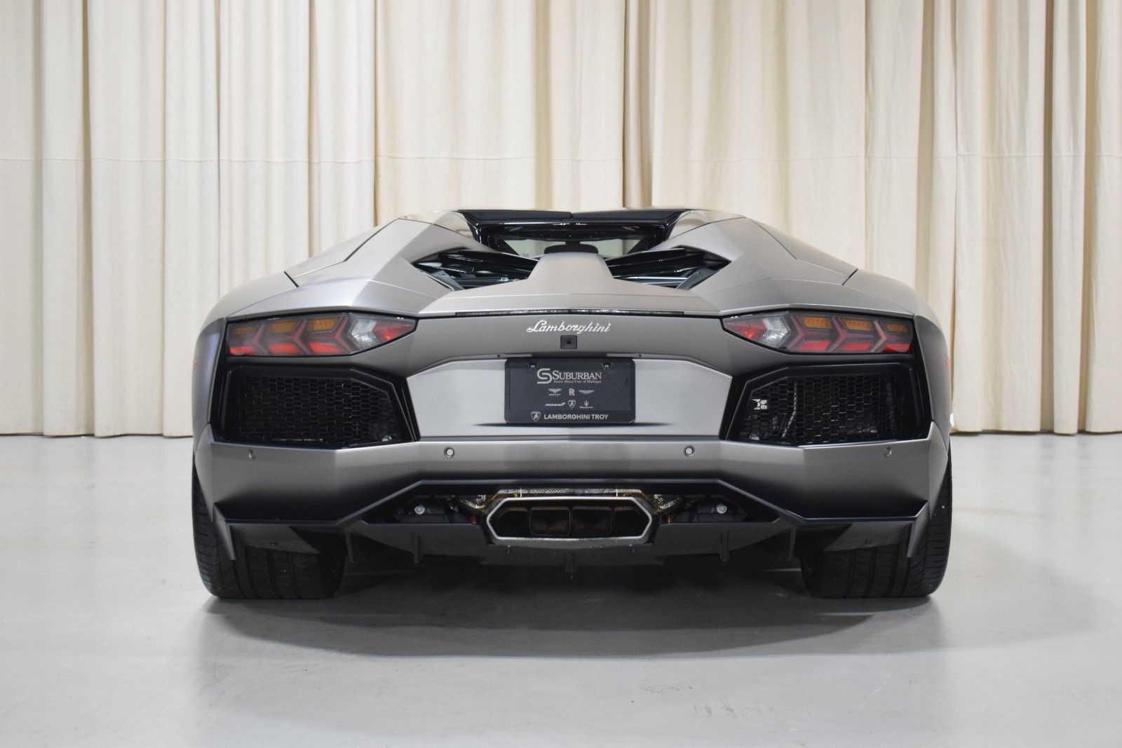 Thumbnail: 2016 Lamborghini Aventador - 14