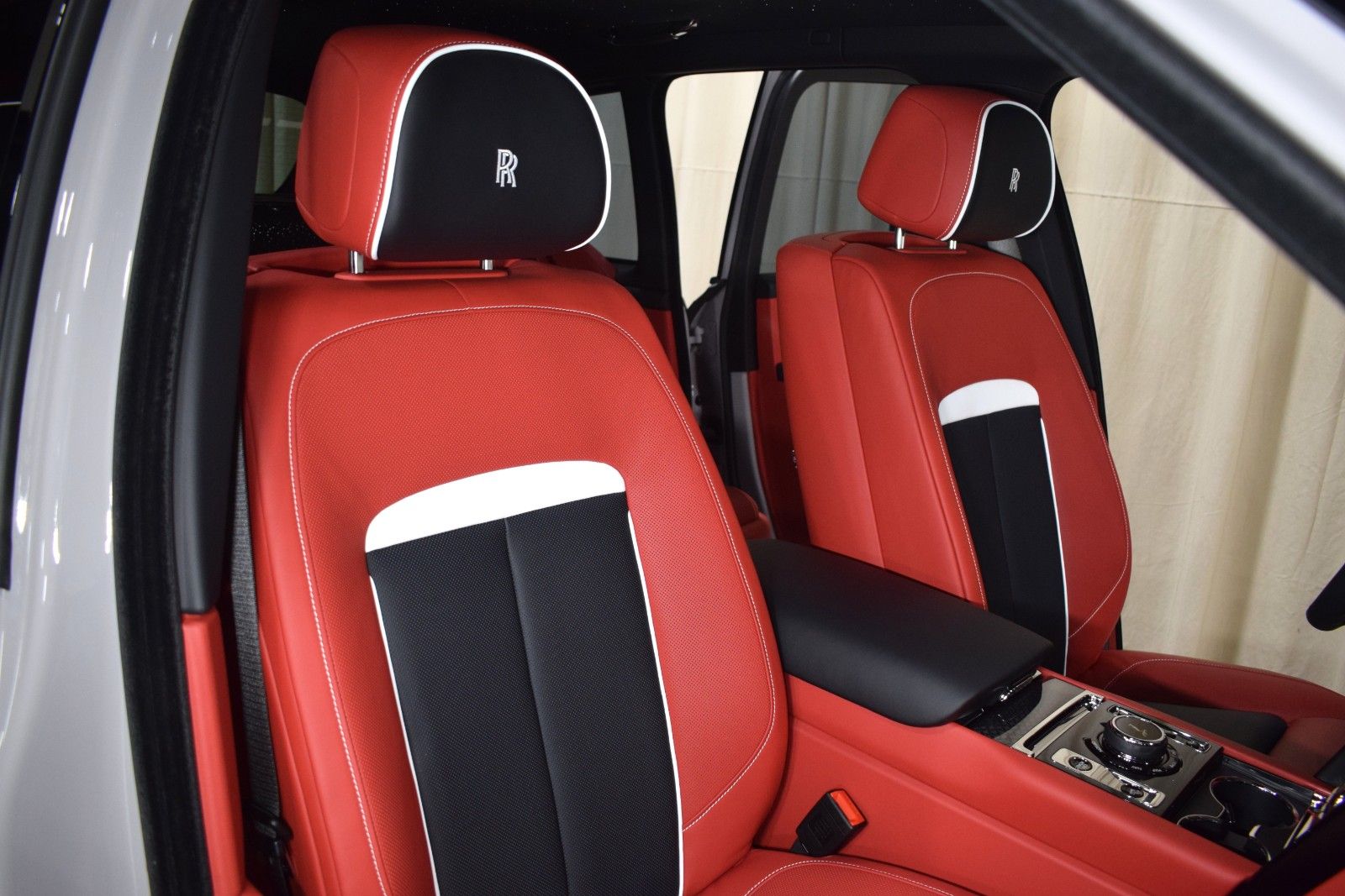 2026 Rolls-Royce Cullinan Black Badge - Photo 23