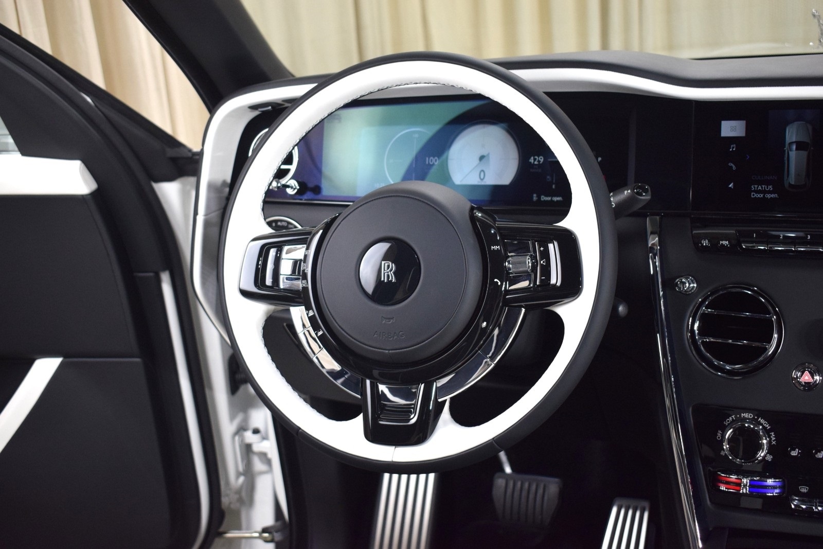 Thumbnail: 2026 Rolls-Royce Cullinan - 29