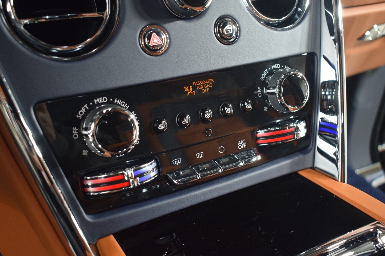 Thumbnail: 2026 Rolls-Royce Cullinan - 32