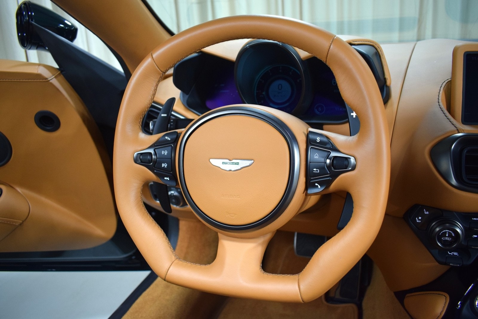 2021 Aston Martin Vantage  22