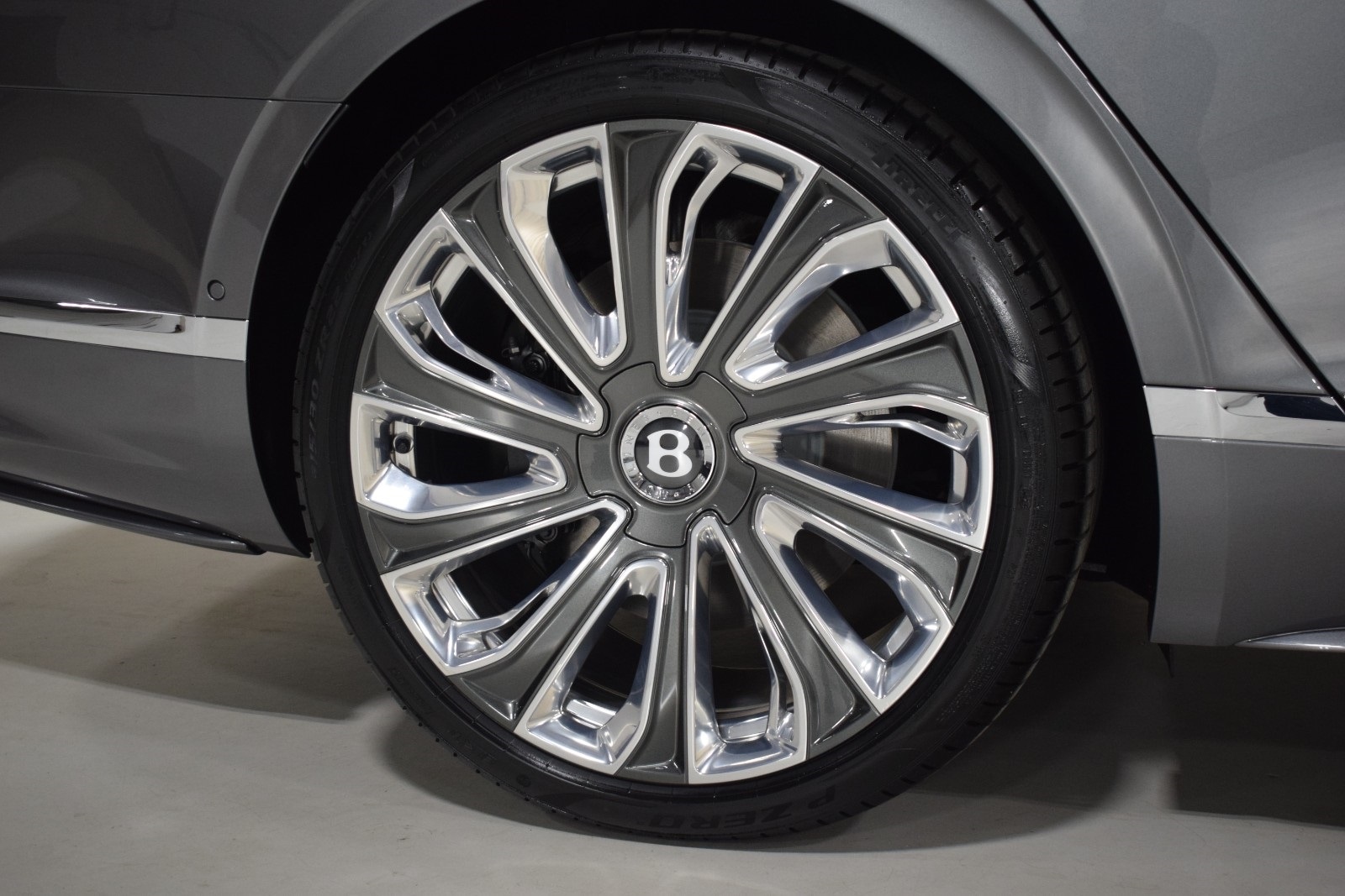 Thumbnail: 2025 Bentley Flying Spur - 6