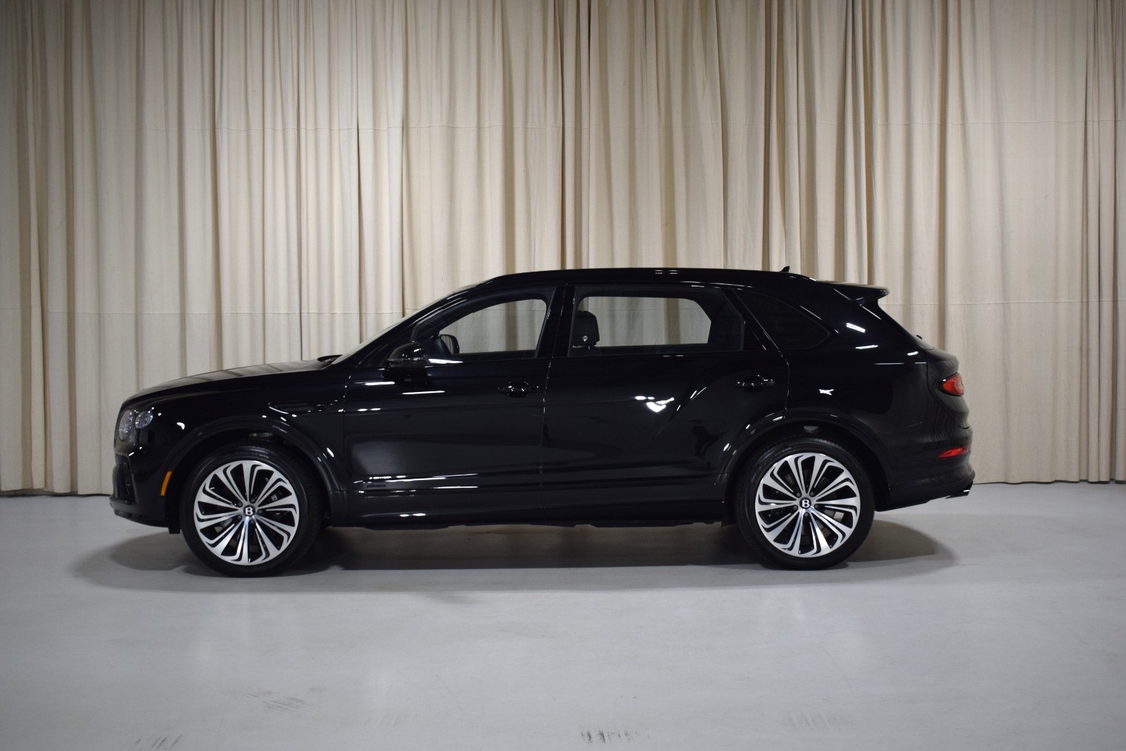 Thumbnail: 2023 Bentley Bentayga - 16